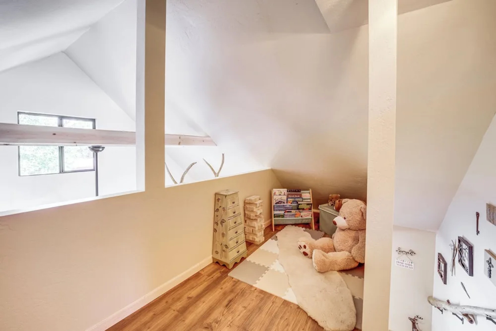 Family Cabin in Pine w/ Deck: Pets Welcome!