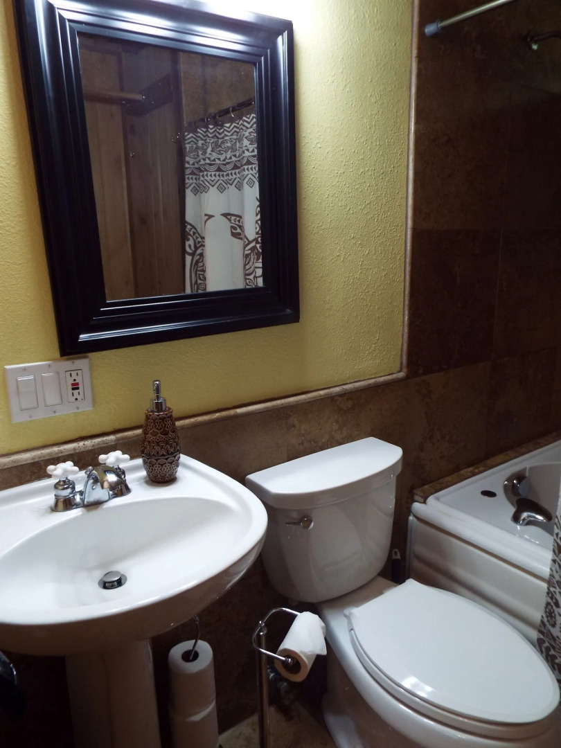 The Guest Cottages @ Volcano Acres Tree House