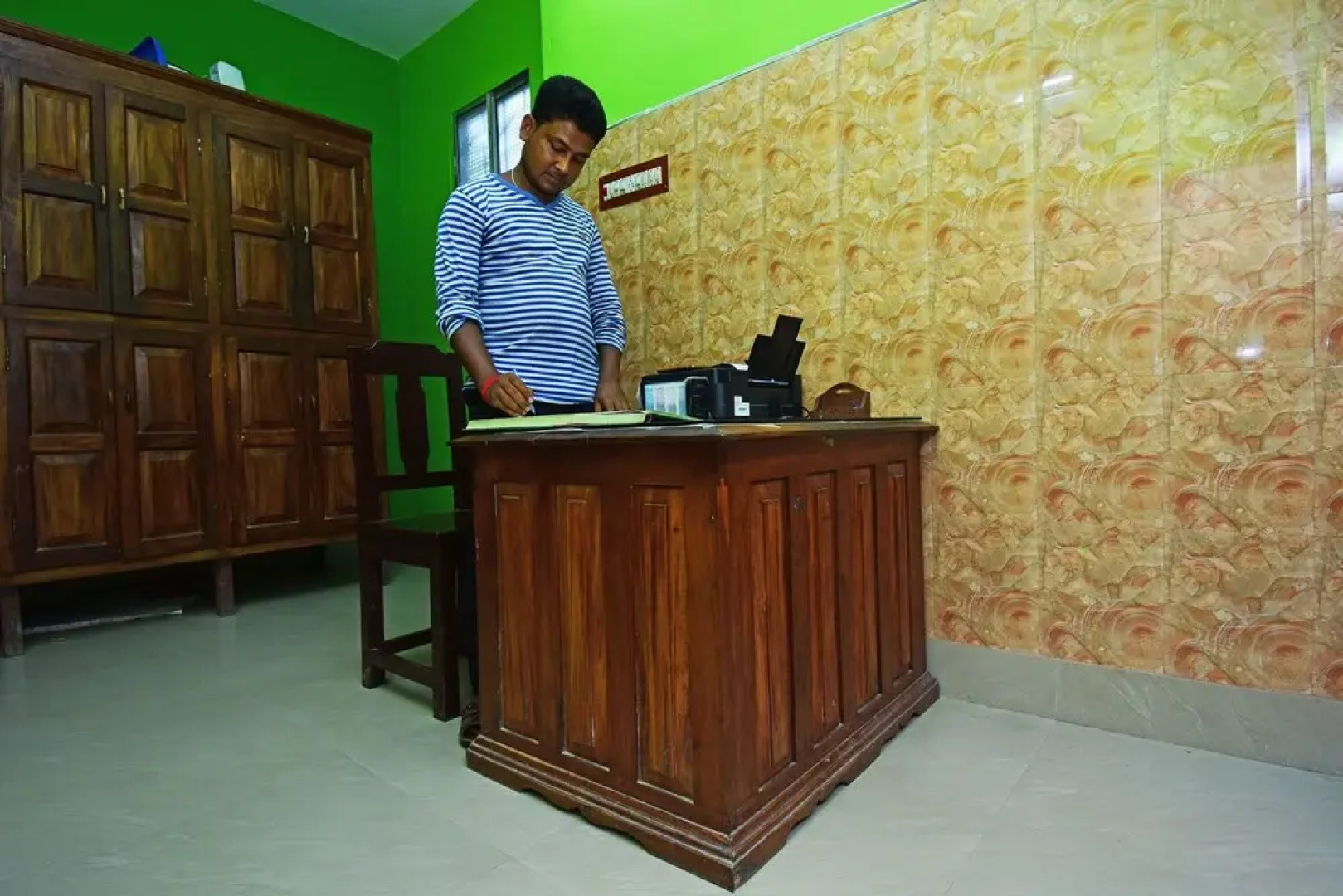 SPOT ON 43674 Apanjan Hotel
