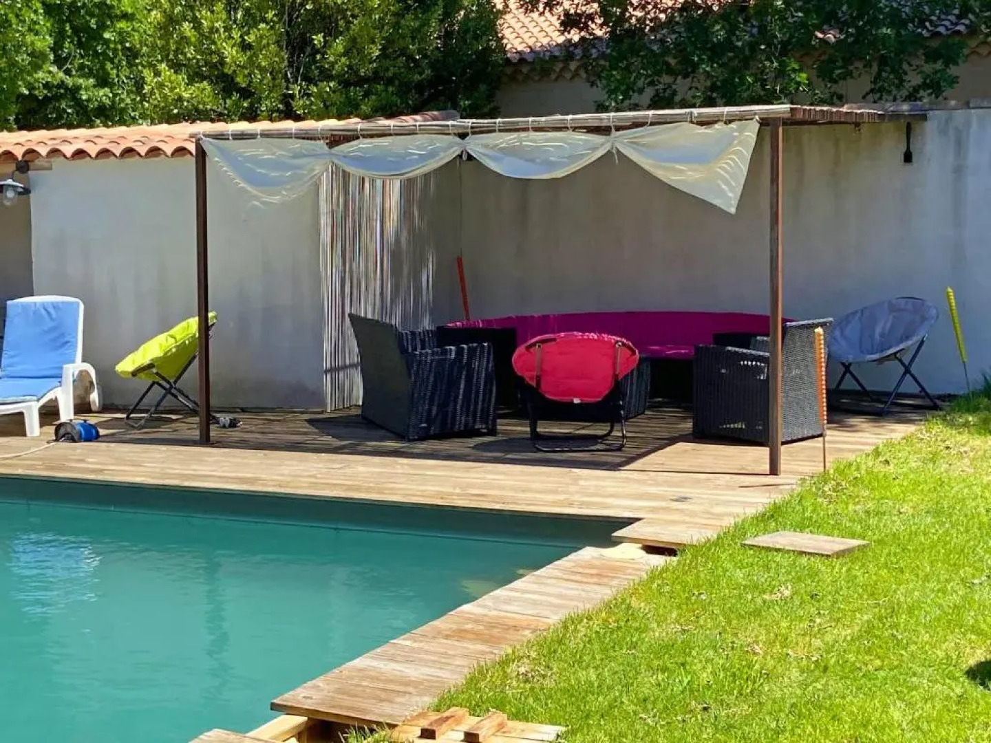 Agréable Location Vacances Climatisée avec Piscine Privée située en Campagne de Maubec, au cœur du Luberon, 6 à 8 personnes LS2-188