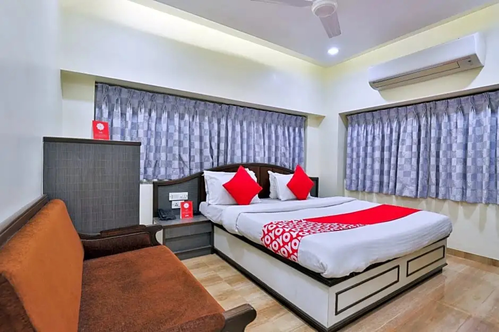 OYO 17117 Hotel Rainbow