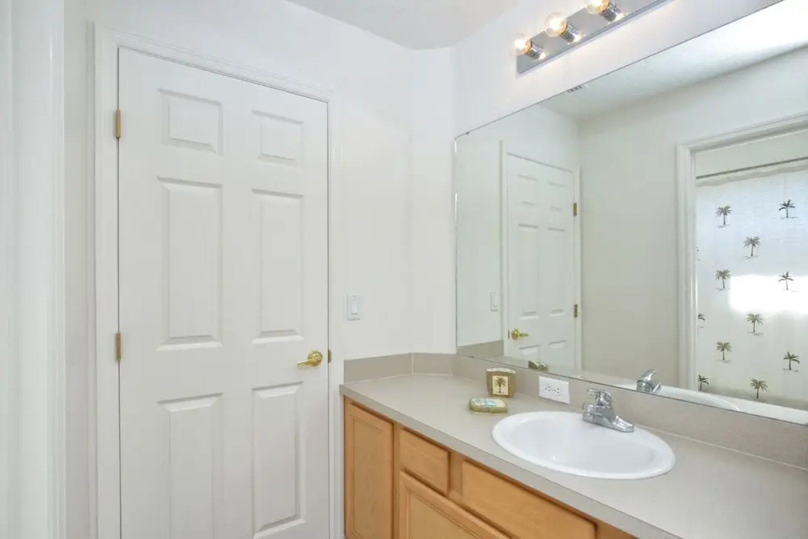 Magnificent Large Home w Pool and Spa