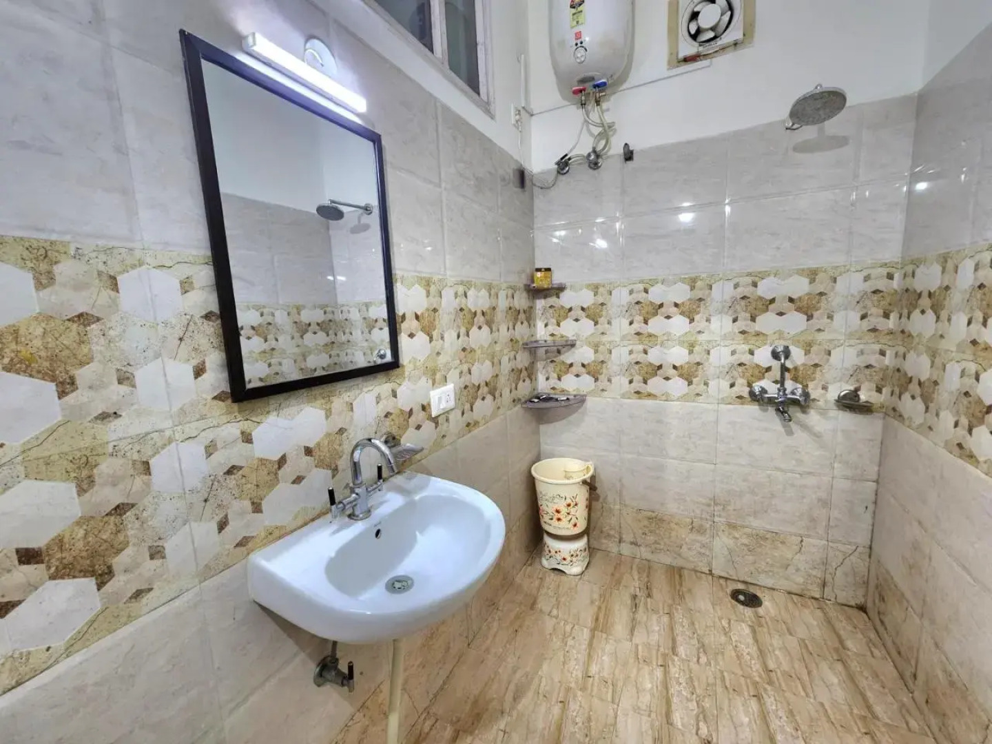 OYO 27648 Kasauli Greens