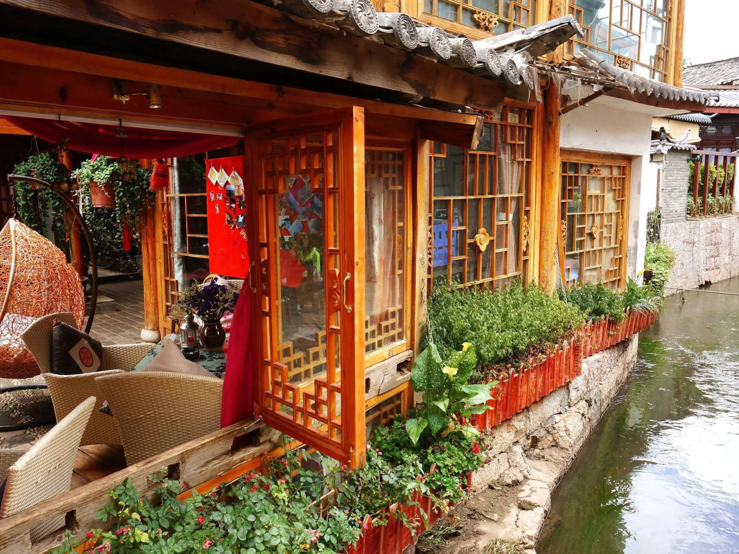 Lijiang Waterfront Inn