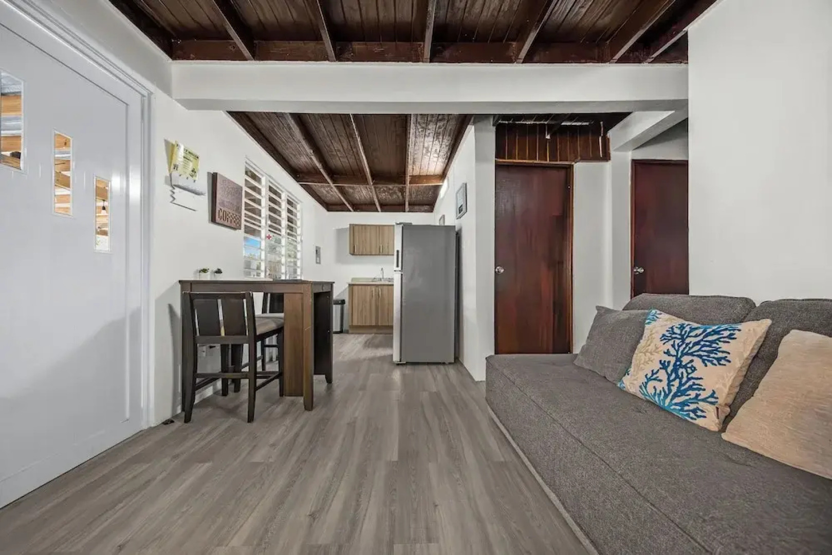 Private Pool Near the Beach Pet Friendly