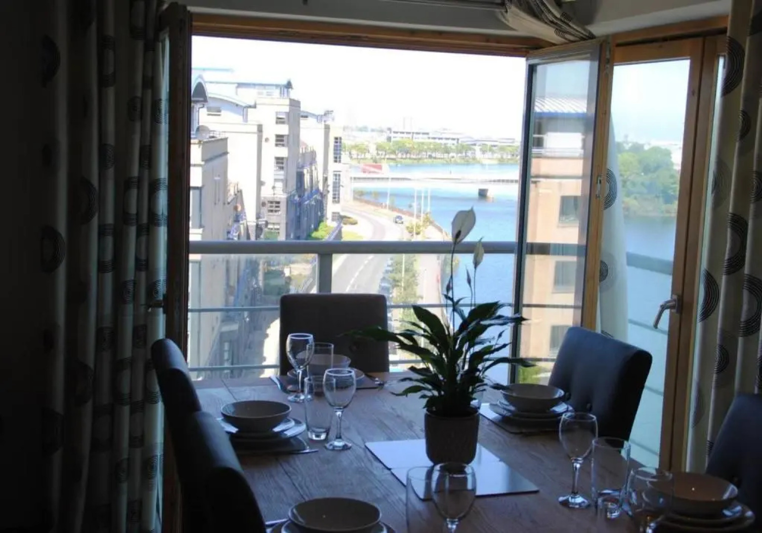 Executive Riverside 3 Bed Apartment