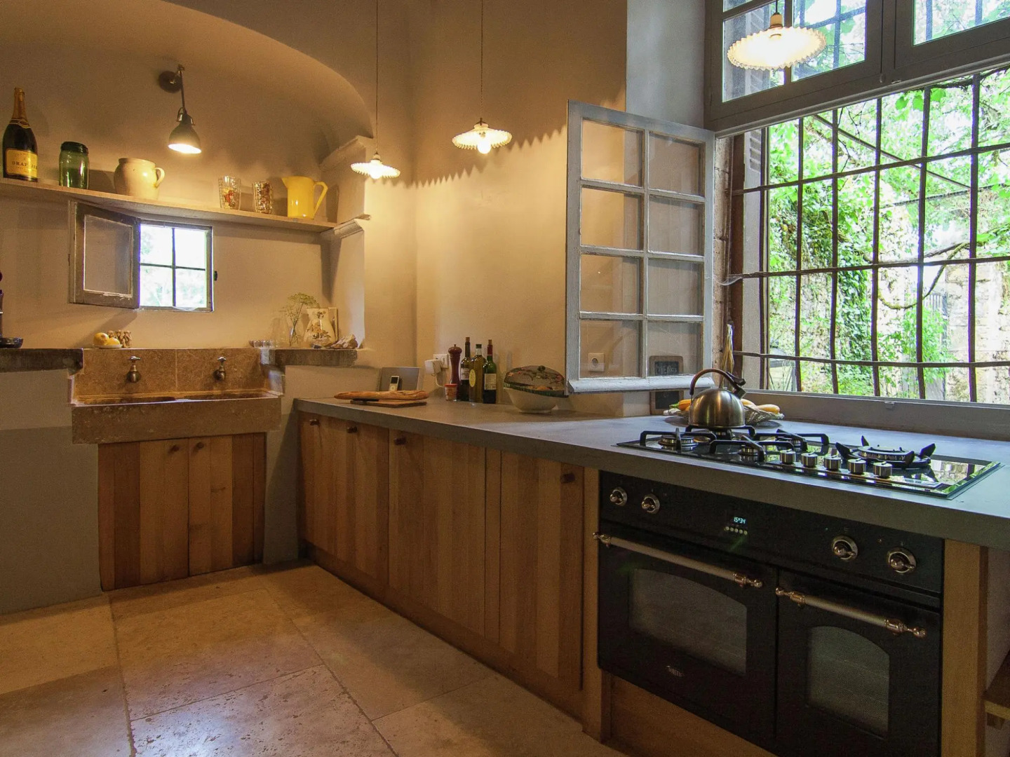 Historic Mansion by the River Lot in Cenevieres