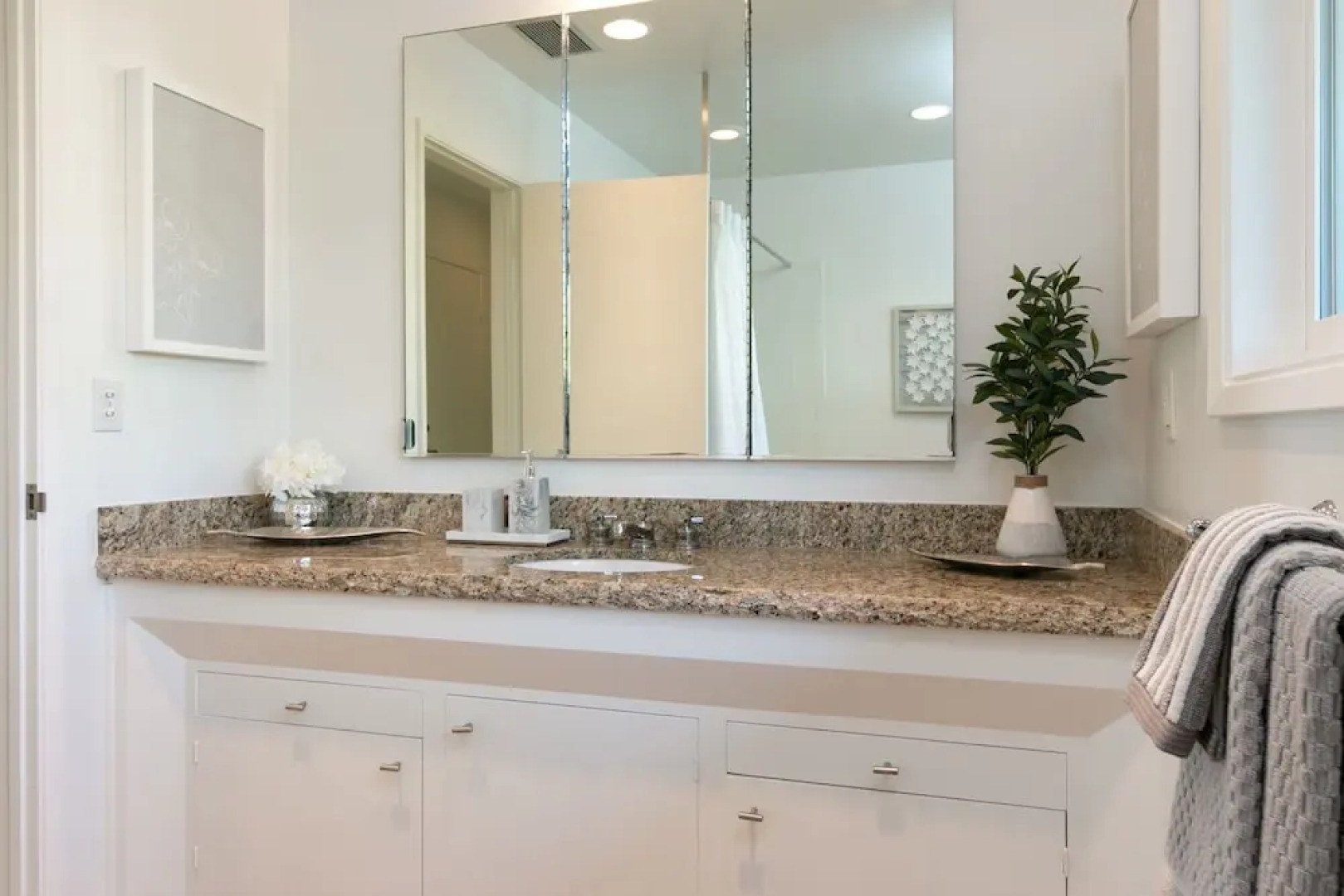 New Listing! Palatial Beachfront W/ Casita 6 Bedroom Home