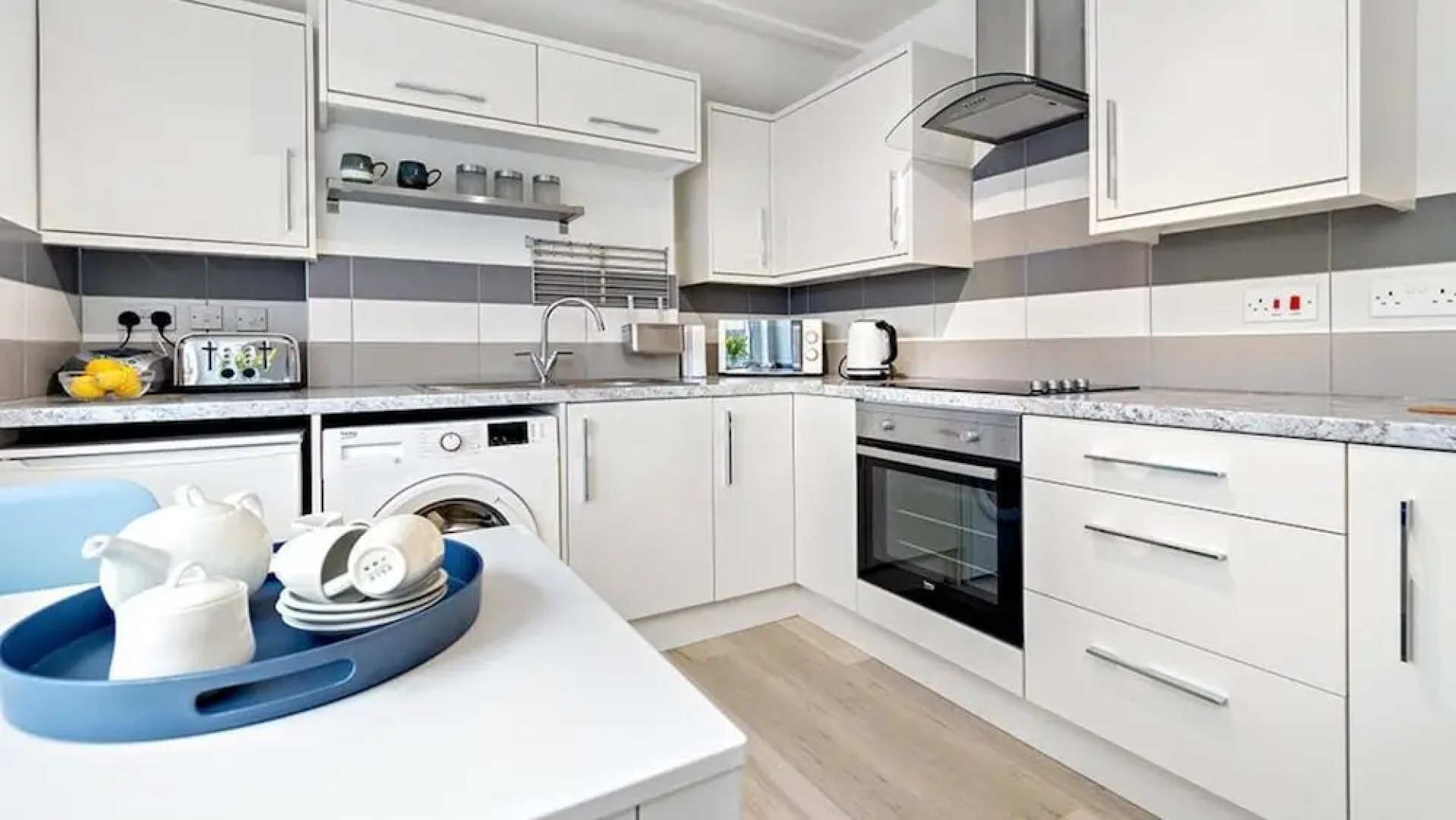 Gwylan Apartment in Penrhyn Bay, Modern and Beautifully Presented