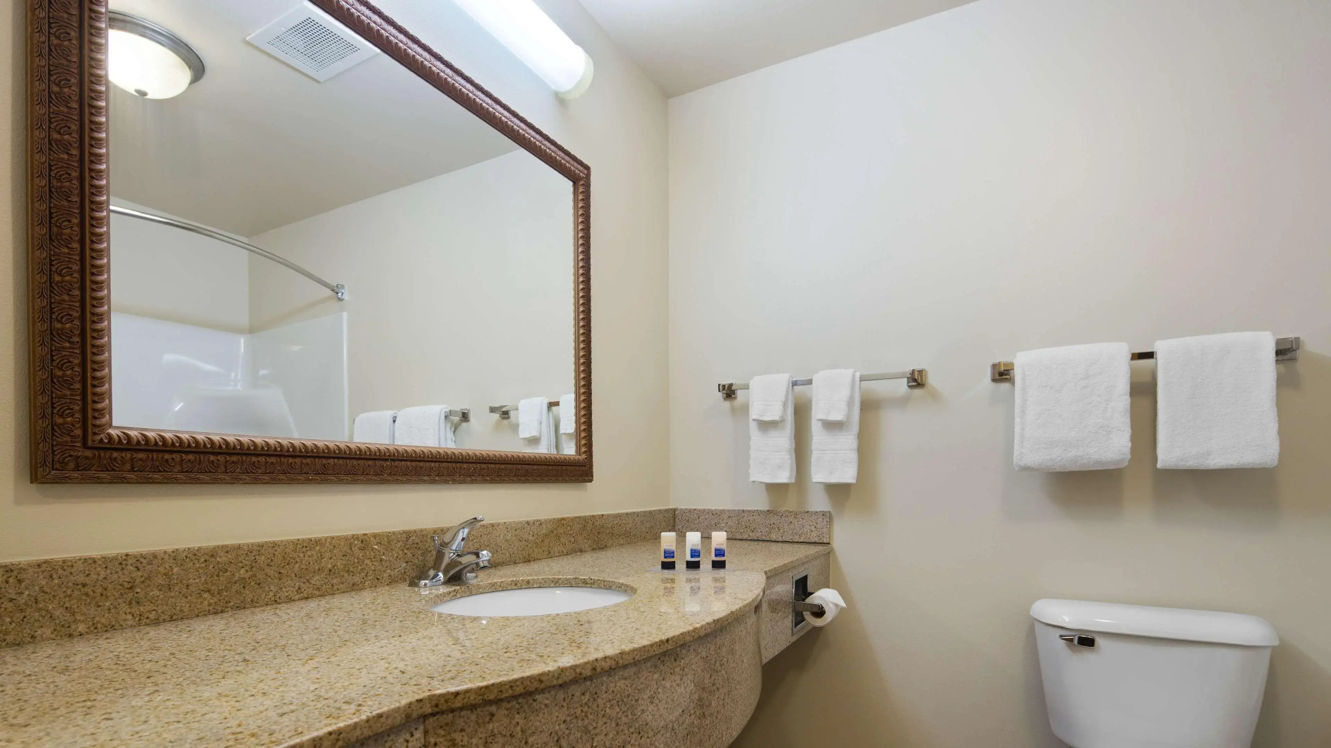 Best Western Legacy Inn & Suites Beloit/South Beloit