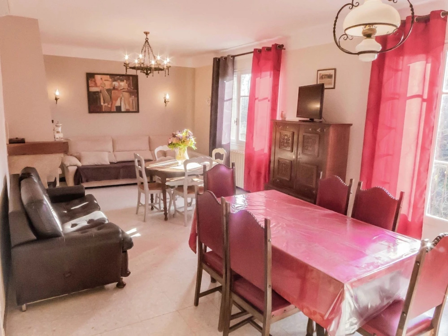 Attractive Villa in Roquemaure With Swimming Pool