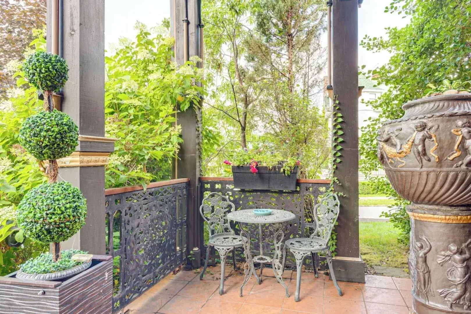 Near Downtown Scranton: Getaway w/ Patio