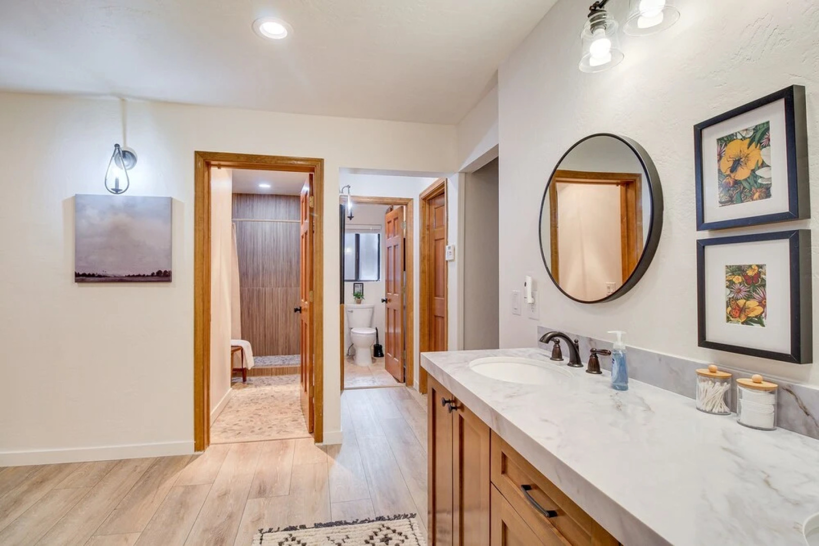 Pinetop Cabin w/ 2 Fireplaces & Hot Tub!