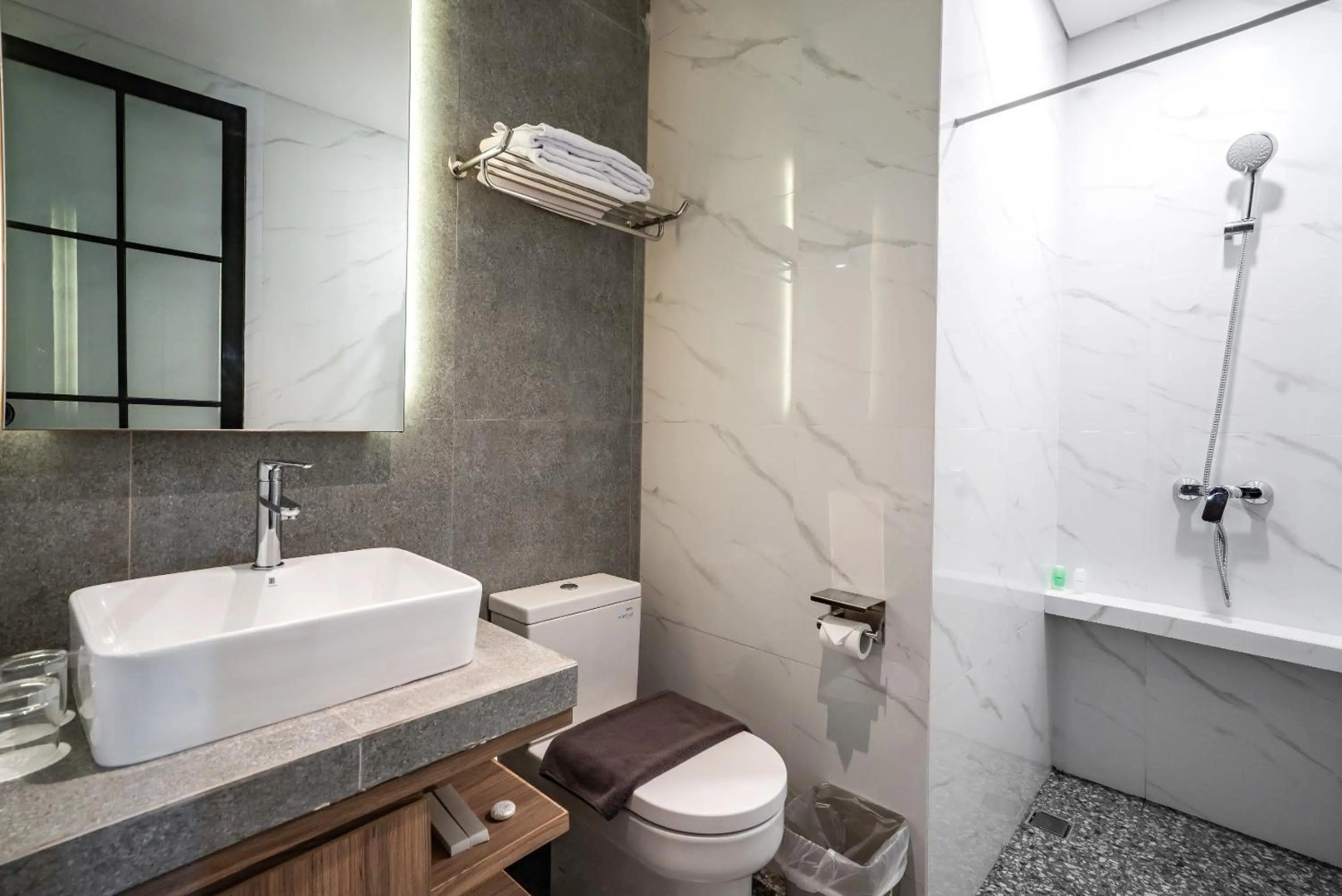 LOA Living Solo Baru