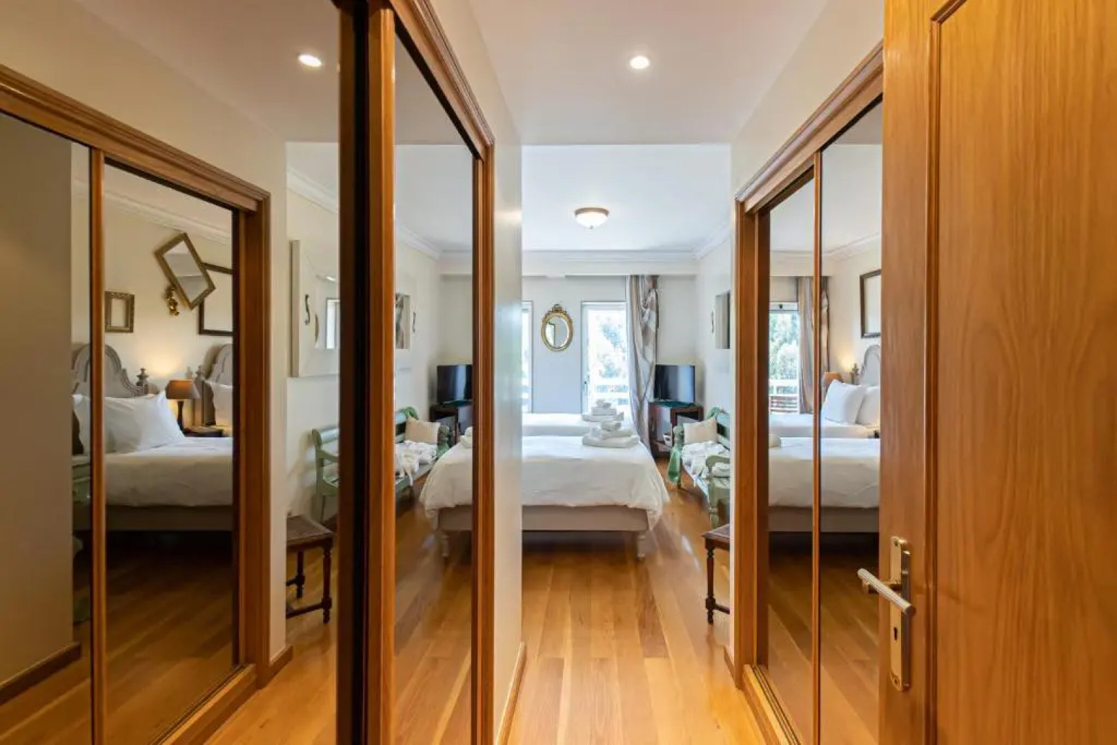 Exclusive Luxury4you – Beachfront Boutique Penthouse Apt!