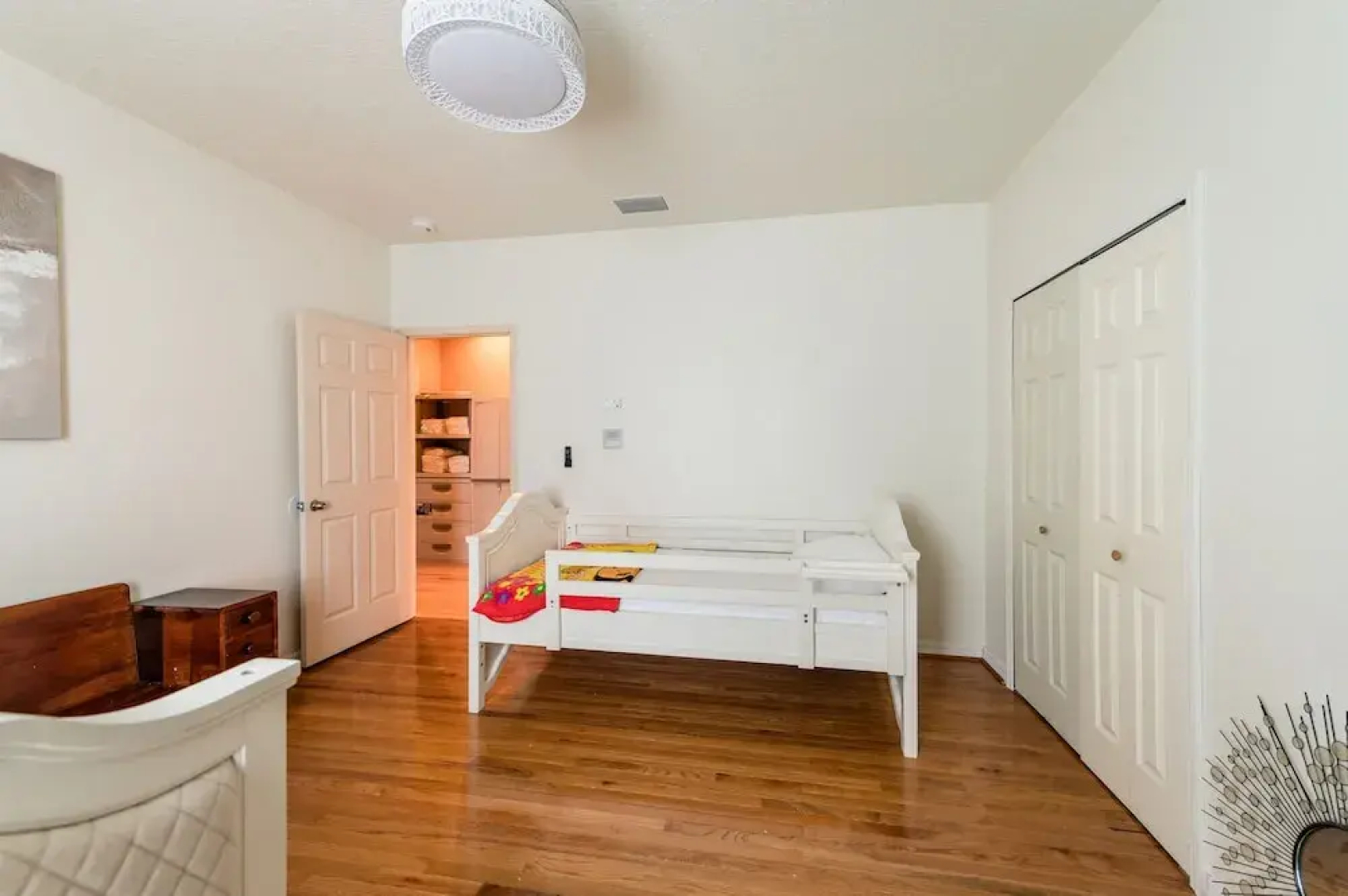 Chic Renovated Oasis: Disney & Universal Nearby 4 Bedroom Home by RedAwning