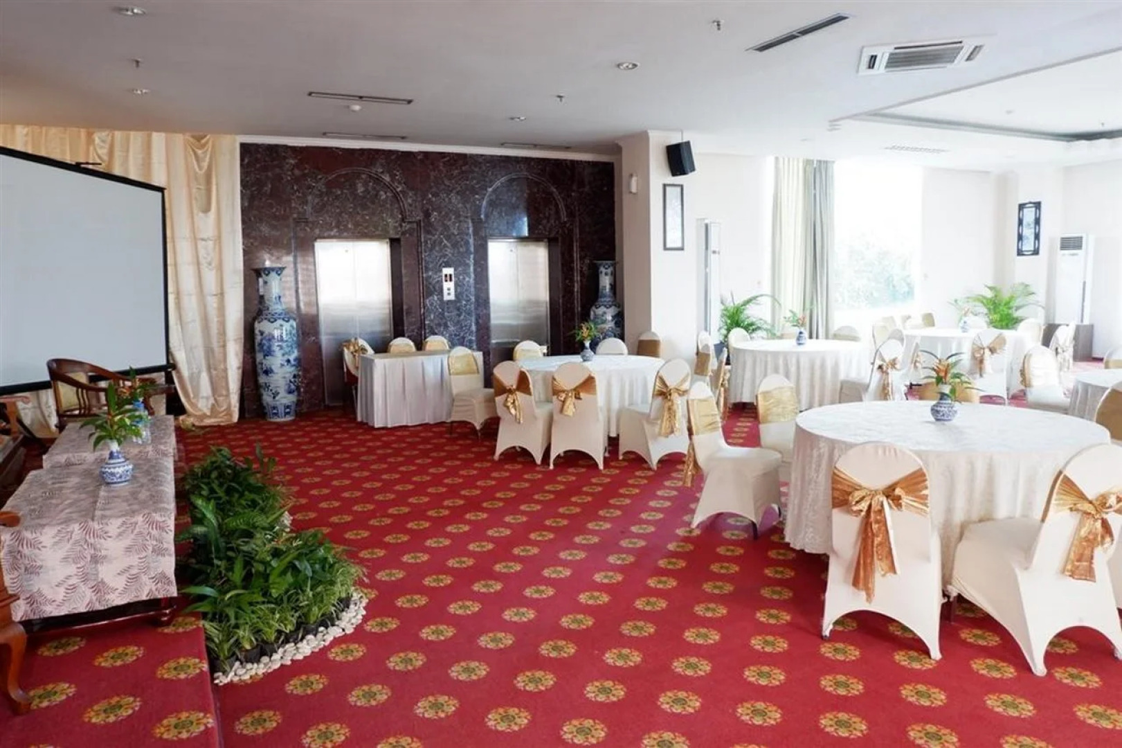 Hotel Grand Tiga Mustika