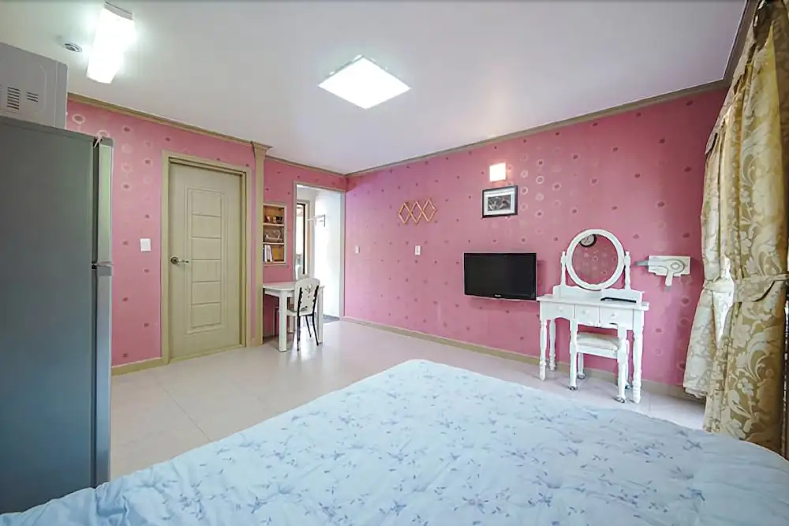 Danyang Wood Scented Pension