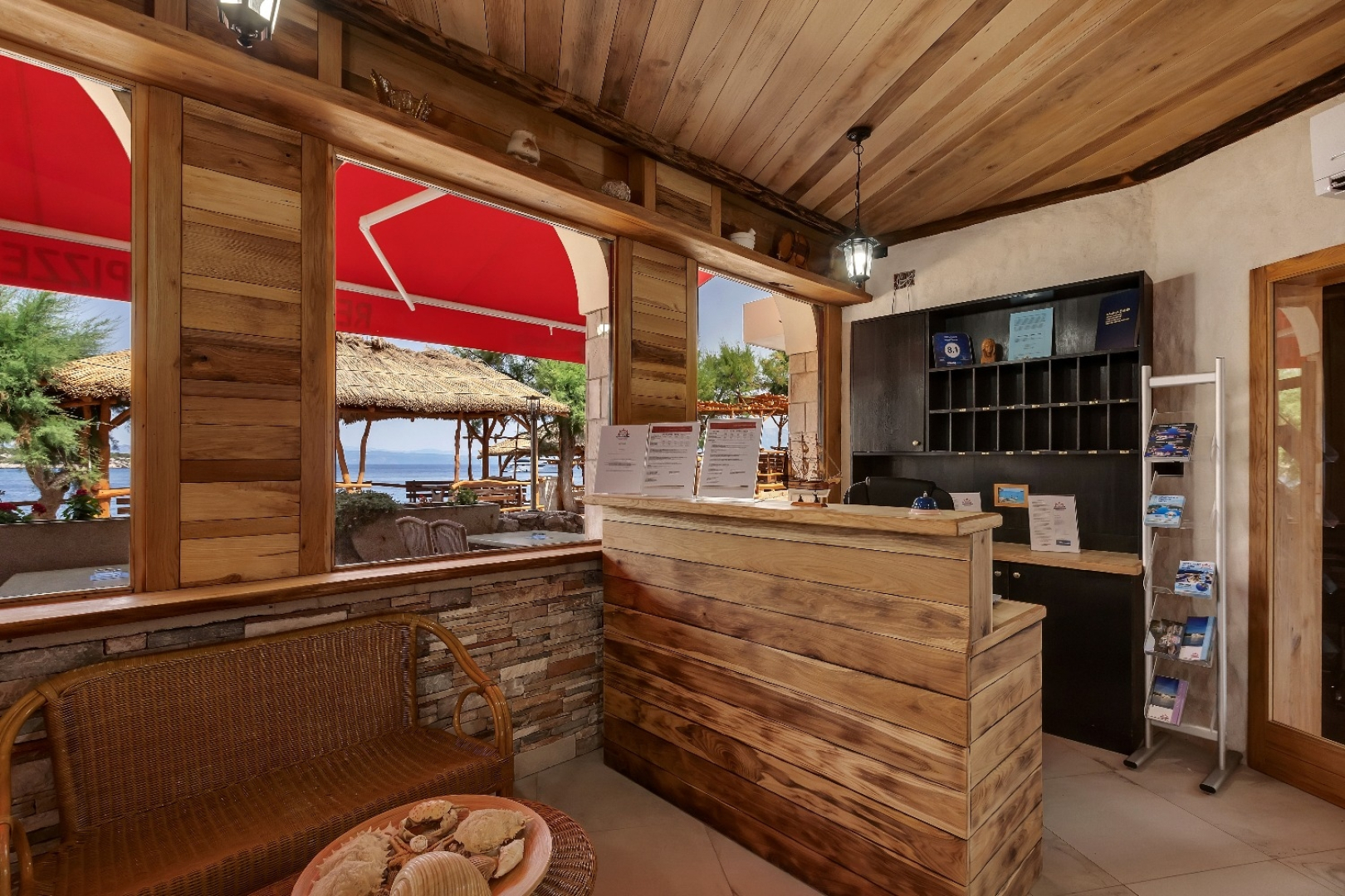 Room Ana - 5 m from beach: R11-24 Cove Pokrivenik, Island Hvar