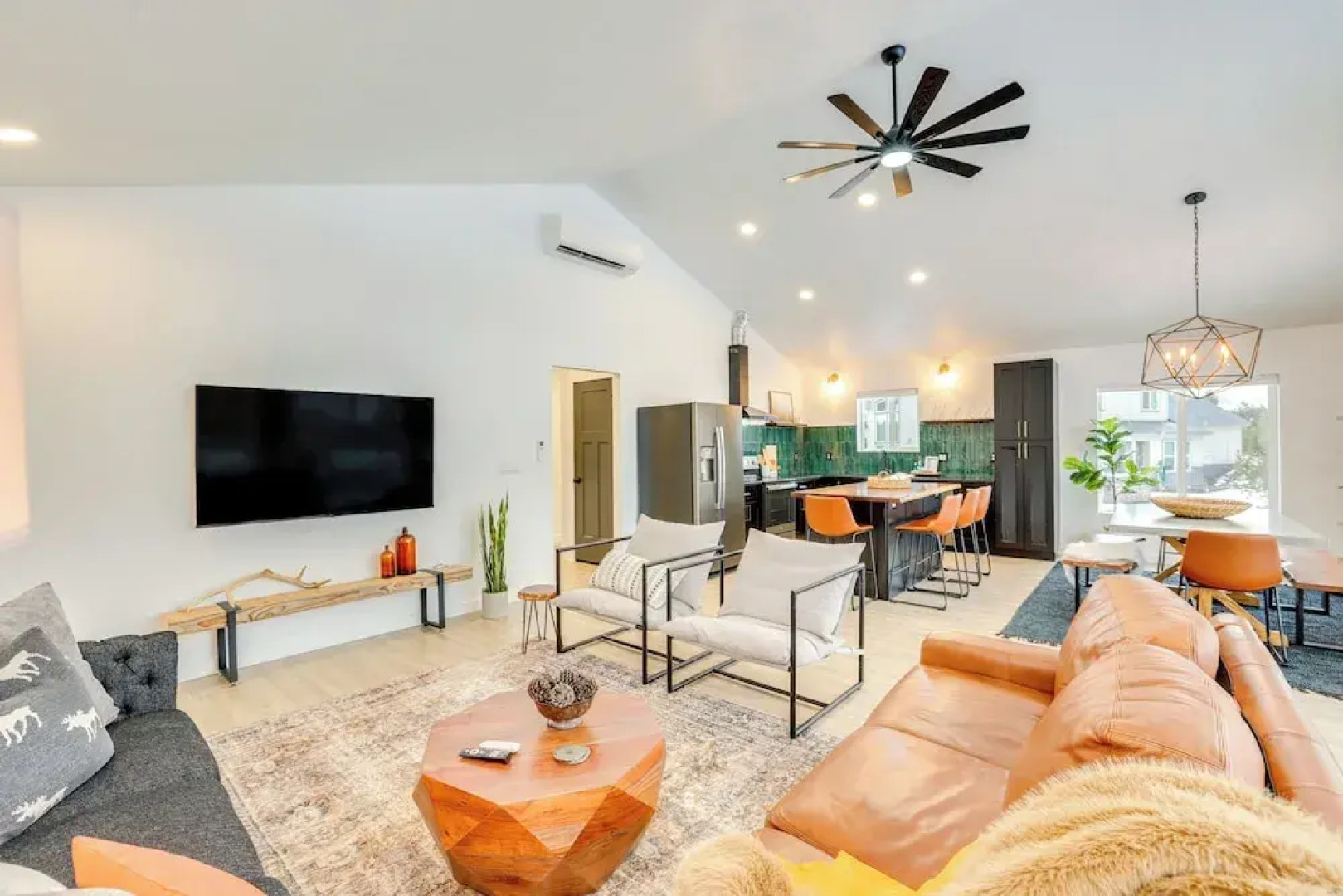 Family-friendly Donnelly Home w/ Private Hot Tub!