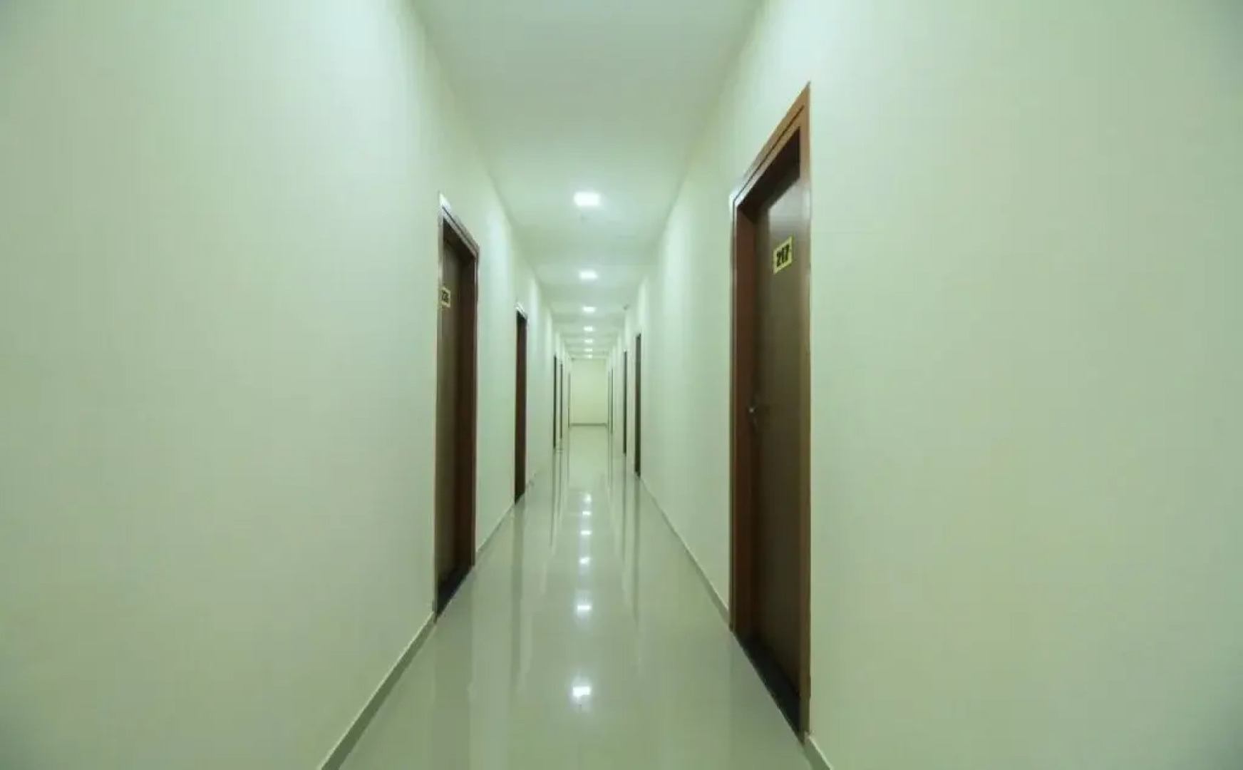 Varcity Bay By OYO Rooms