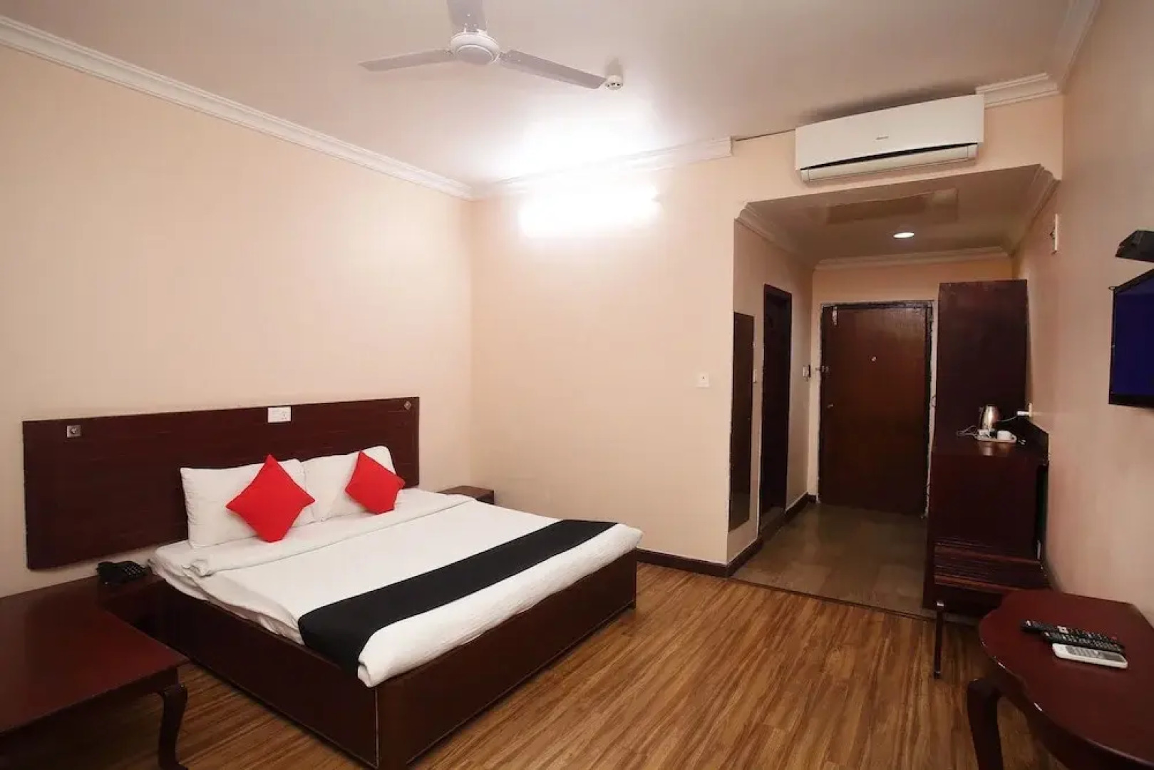 Capital O 699 Hotel Sneha