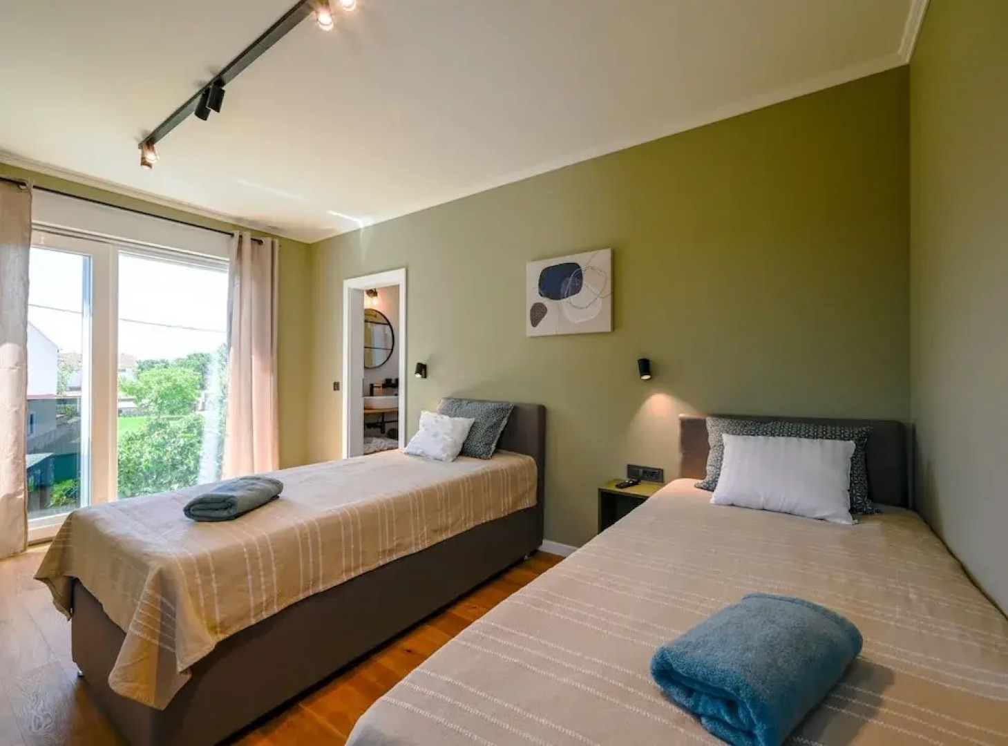 Matohanci Dazzling Villa With Pool