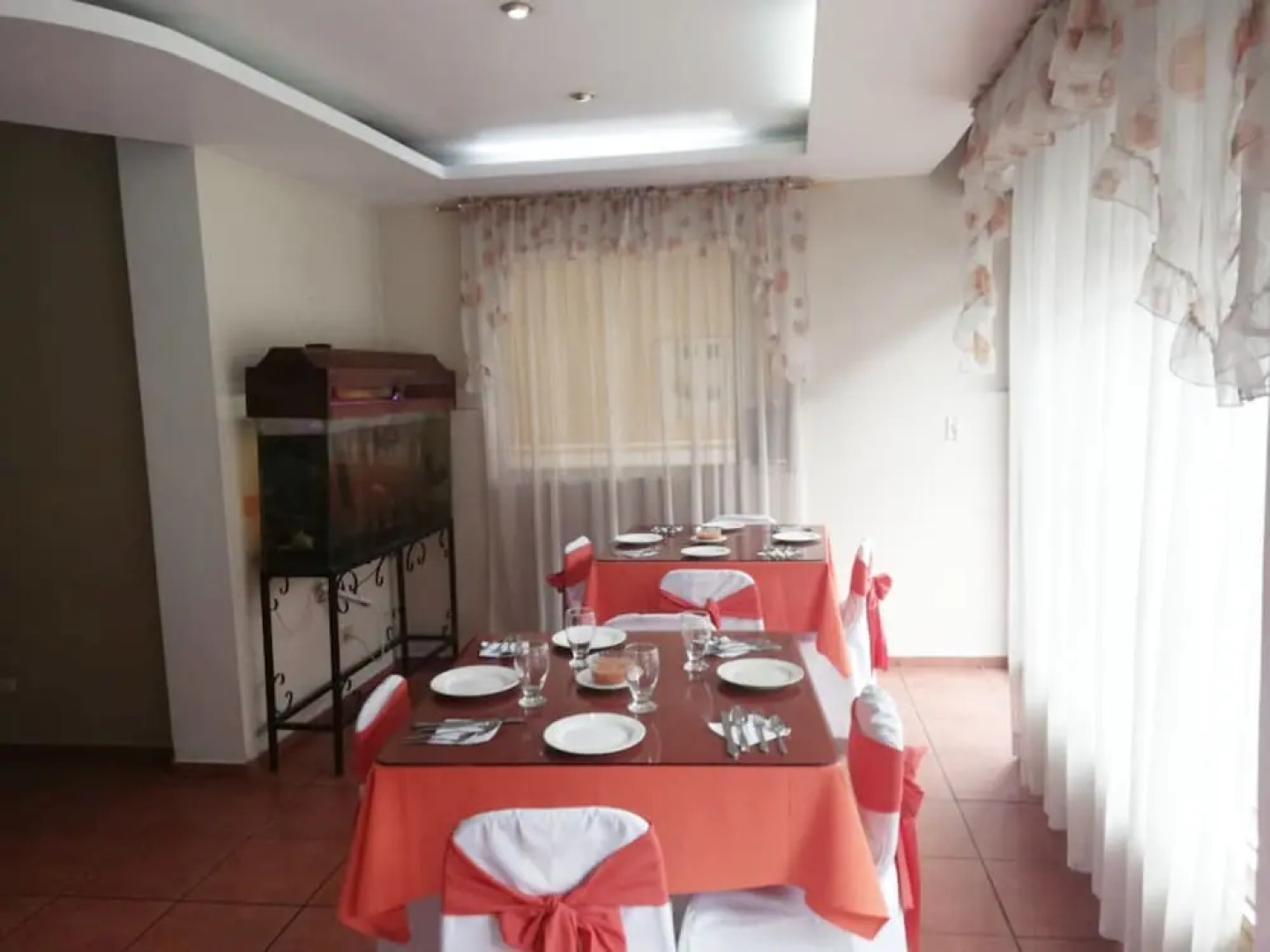 Hotel Makroz