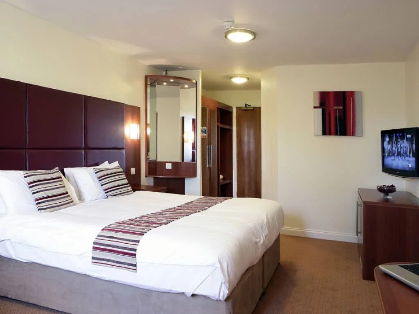 Mercure Swindon South Marston Hotel and Spa