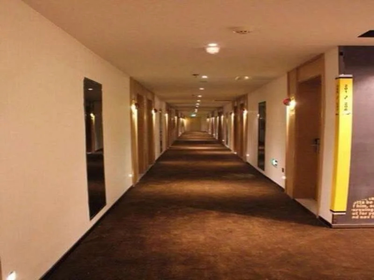 IU Hotel Lvliang Xiaoyi Zhenxing Street Branch