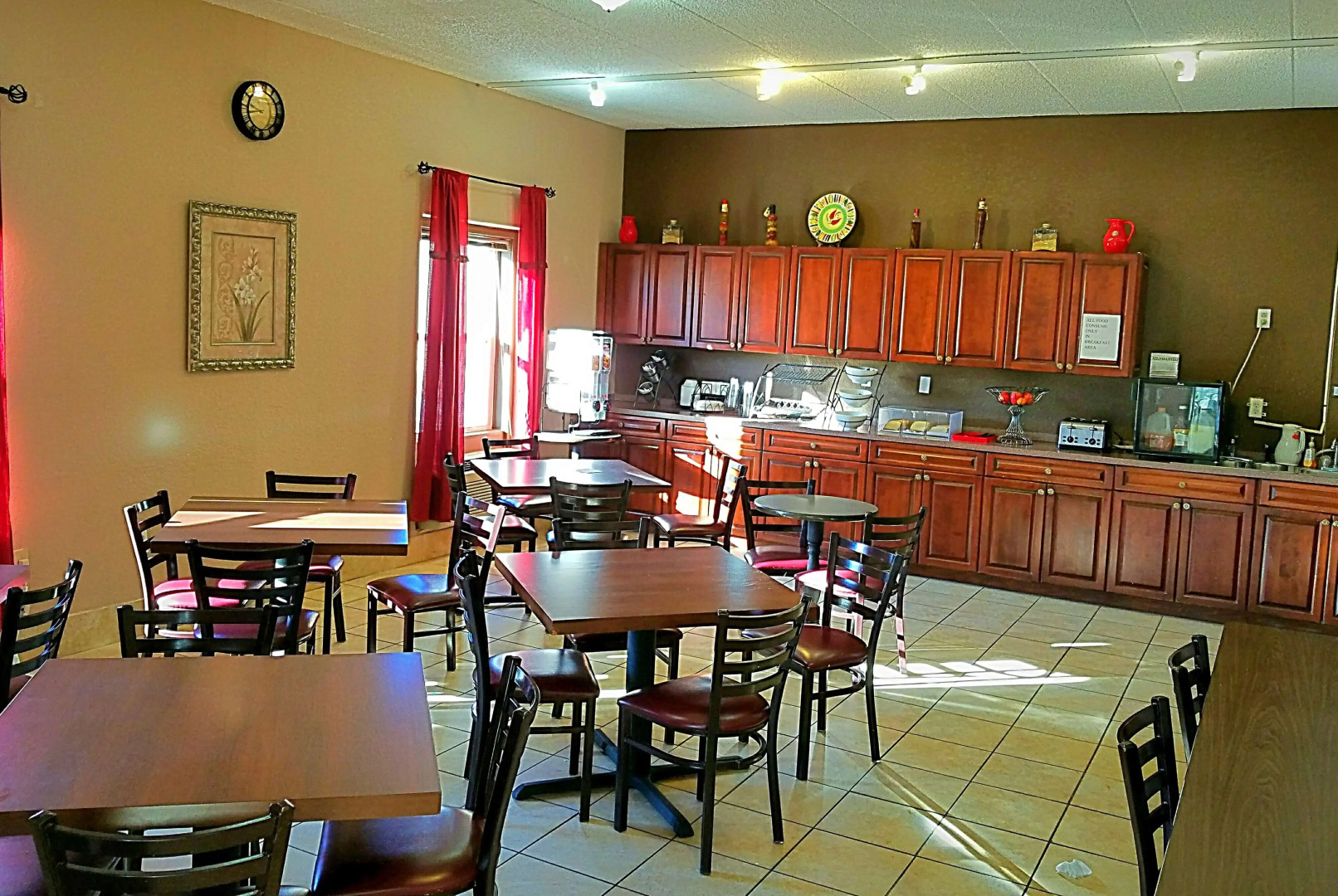 HomeTowne Studios by Red Roof Richmond, VA - W Broad St