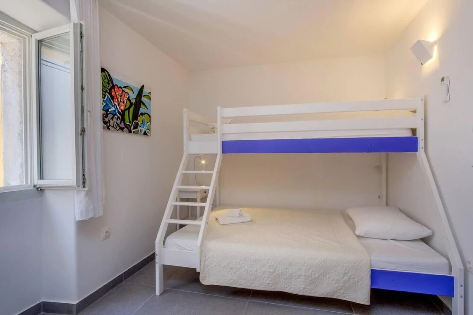 Impeccable 4-bed Apartment in Osor