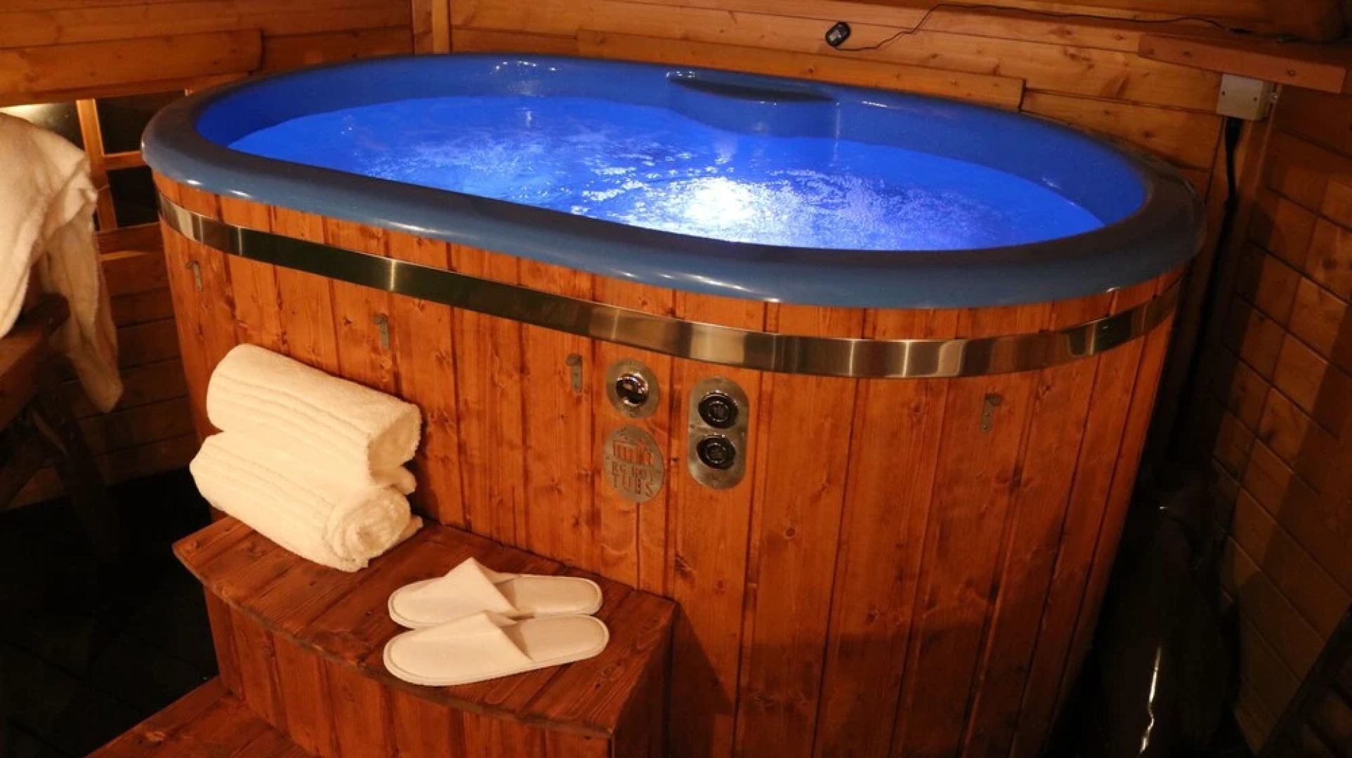 Elsay May Luxury Lodges Exclusively for Couples Over 25yrs and Dog Friendly