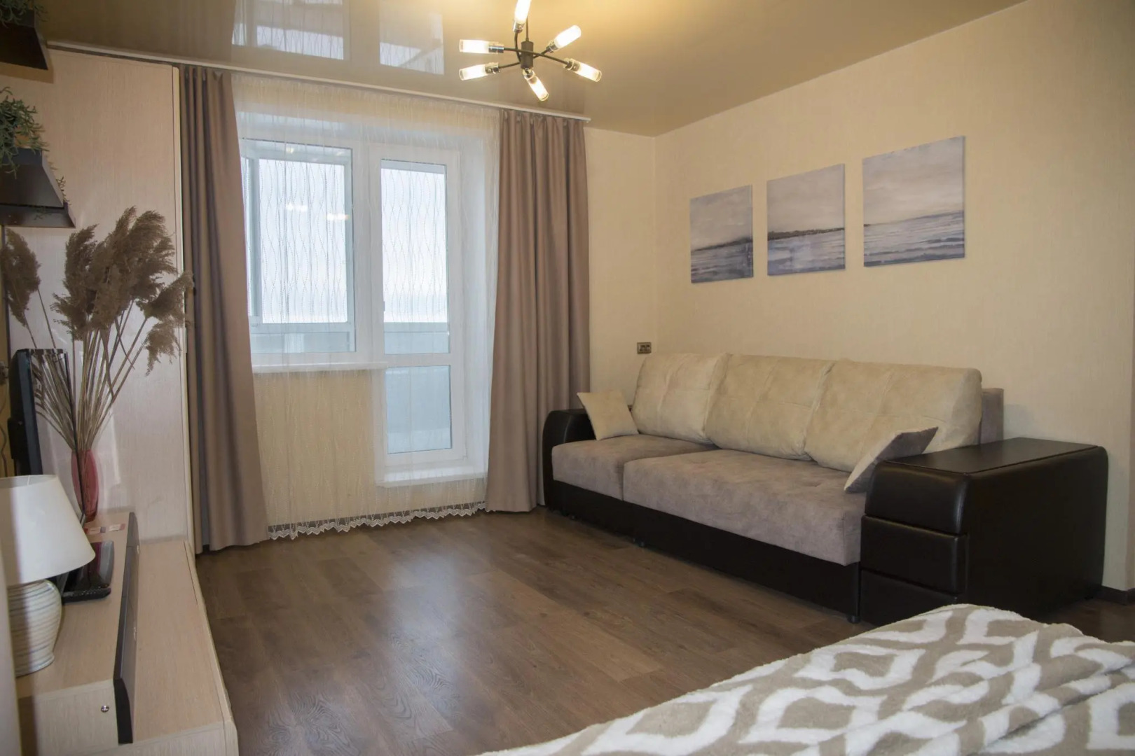 Барбарис на улице Парижской Коммуны 40