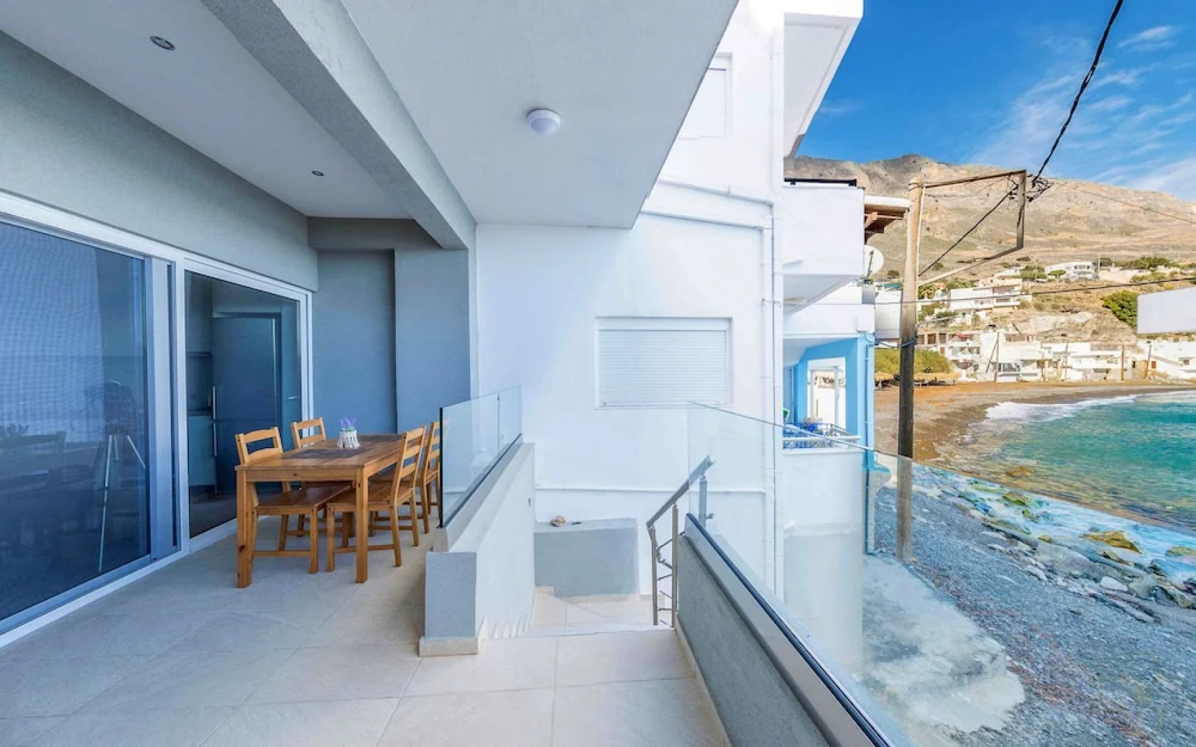 Relaxed Seaside Living, Tris Ekklisies - Sleeps 4