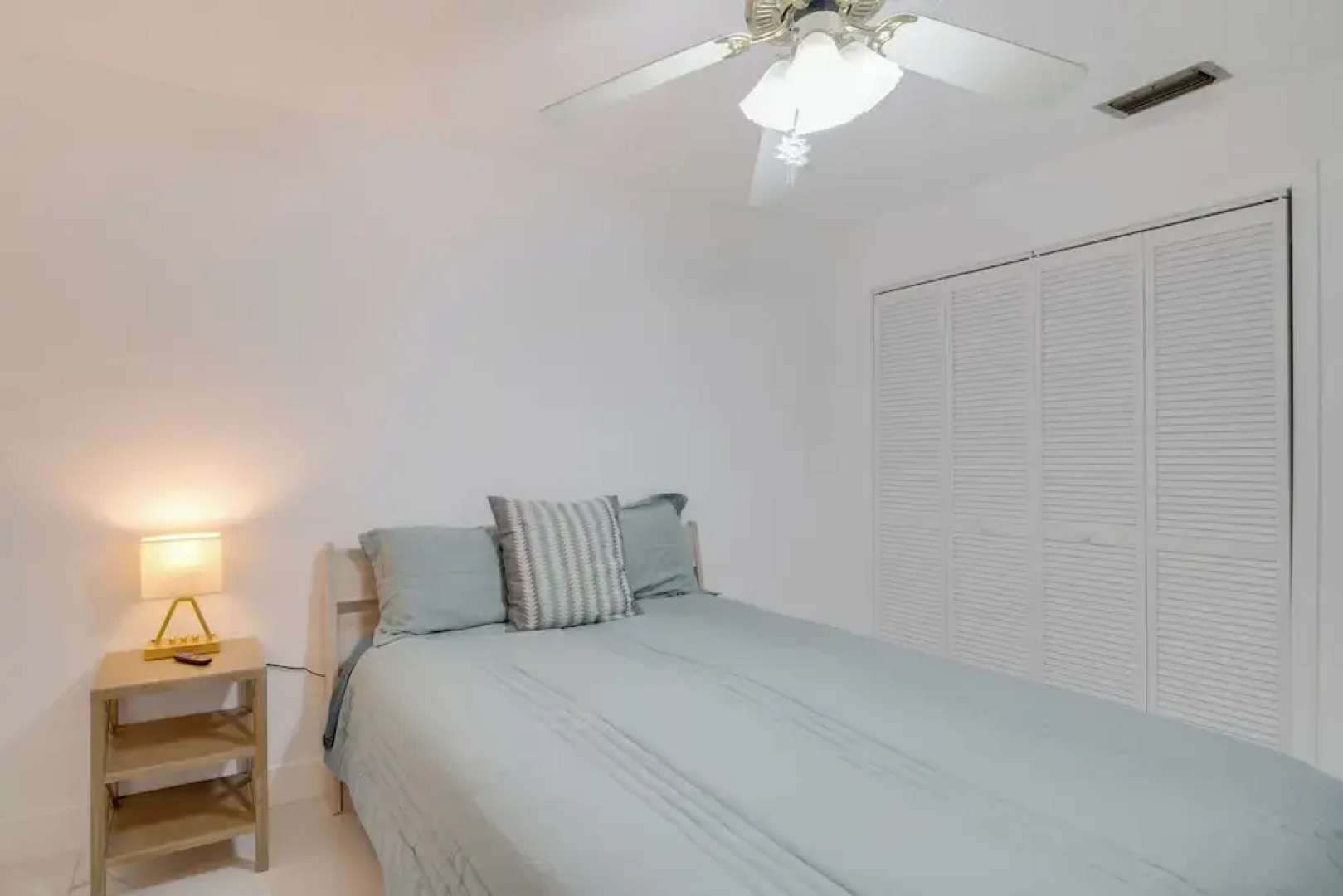 Swim, Hike & Kayak: Crystal River Retreat w/ Yard!