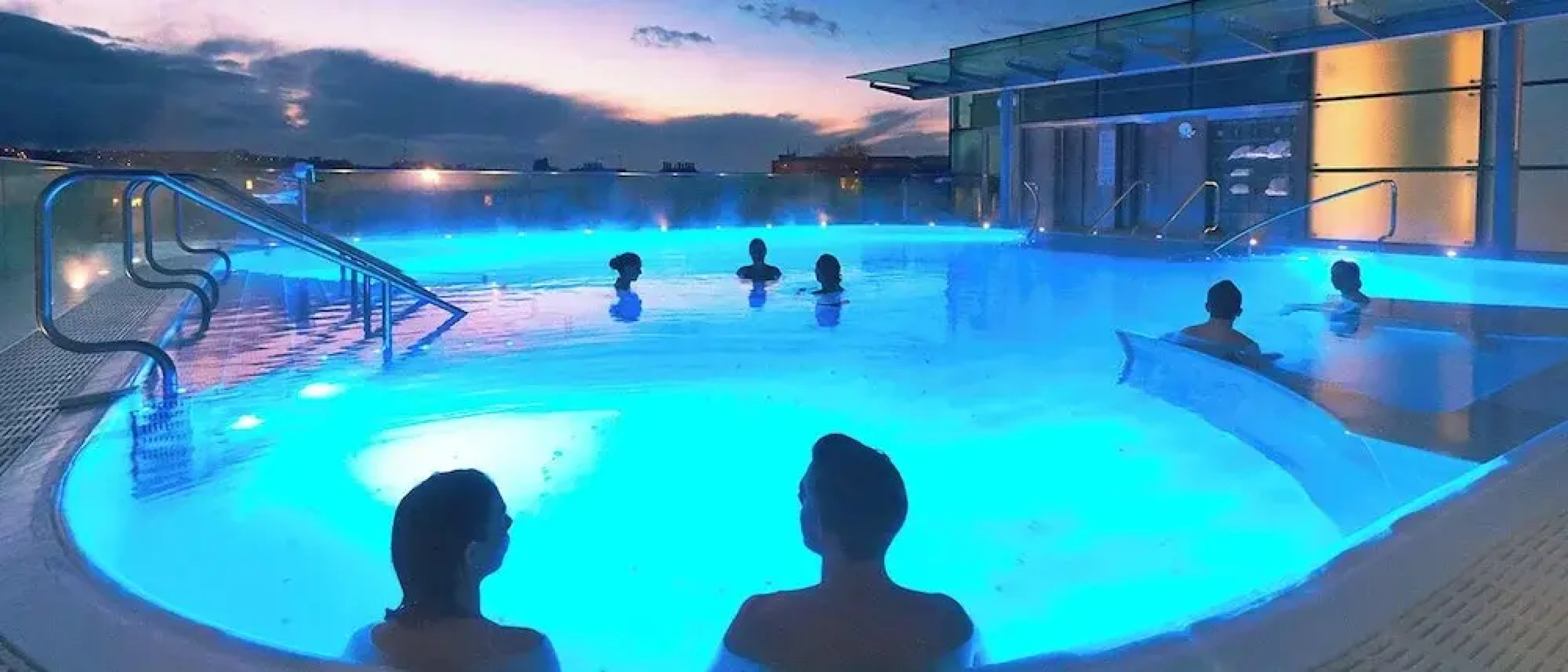 WILLOW RIDGE - a large country house with 3 rental rooms