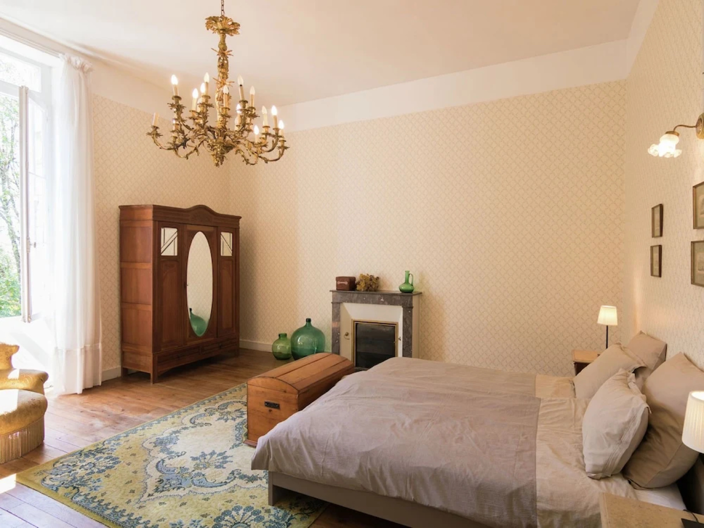 Charming Mansion in Brouchaud With Swimming Pool