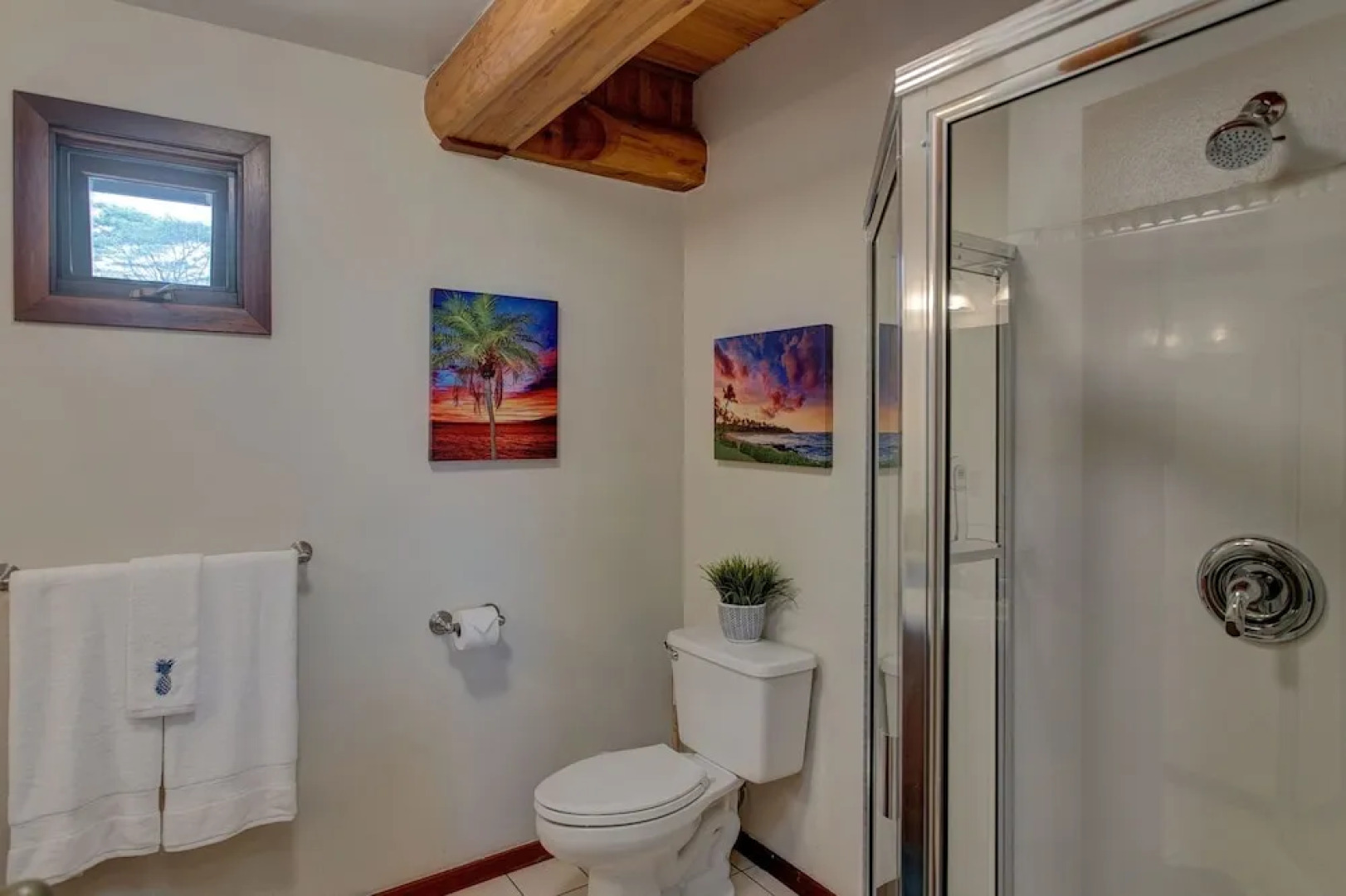 Hale Anuenue Nuku - The Rainbows End 3 Bedroom Home by RedAwning