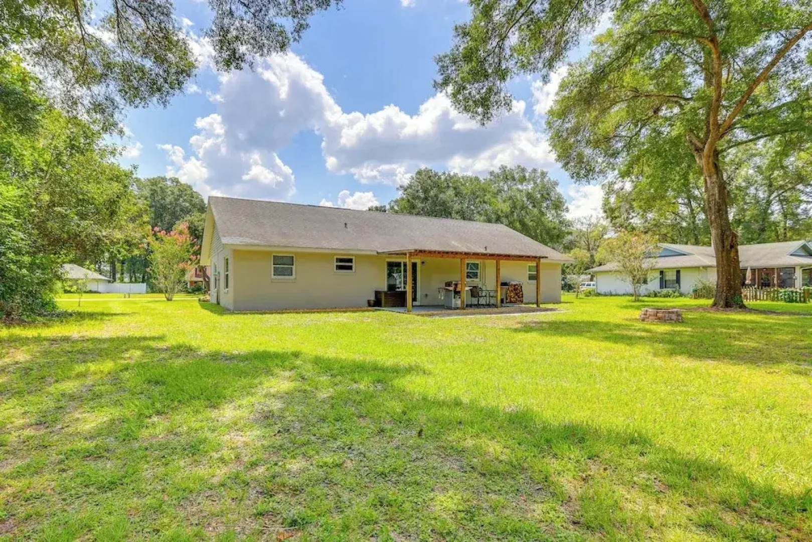 Modern Ocala Oasis w/ Fire Pit + Gas Grill!