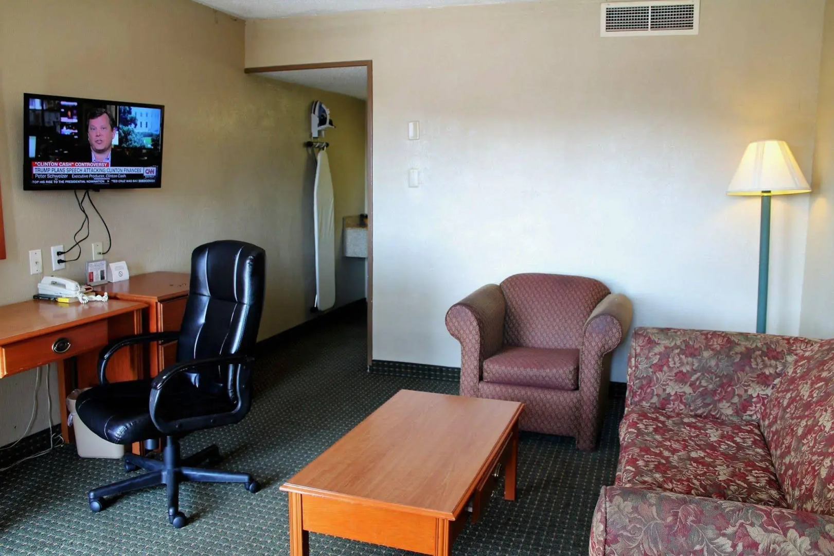 Continental Inn & Suites Nacogdoches TX / SFA  University/Downtown