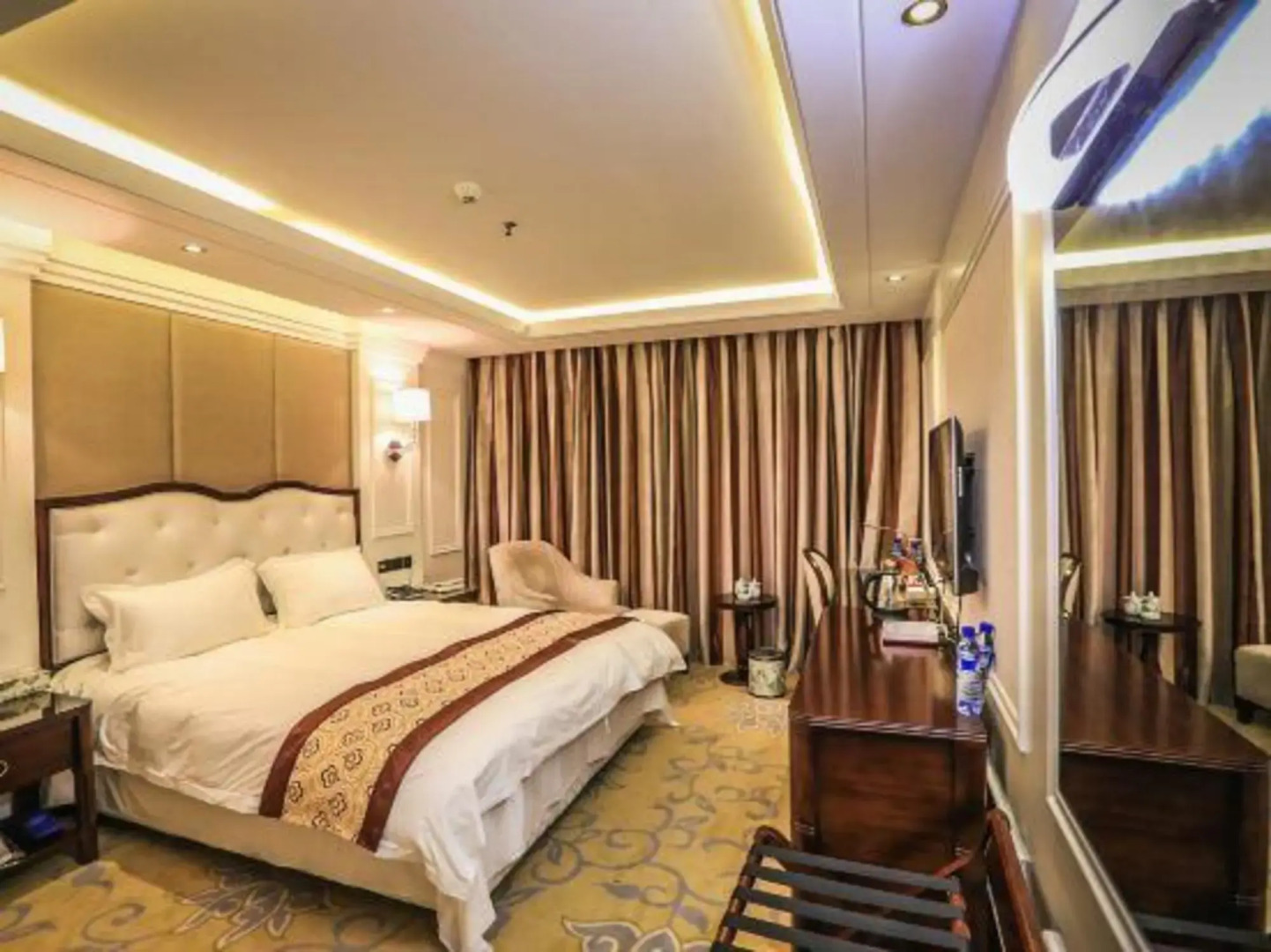 Jushi Burton Kaili Hotel (Municipal Government State People's Hospital)