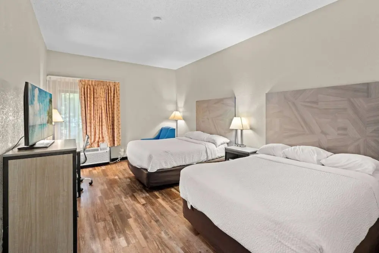 Baymont Inn & Suites Lawrence