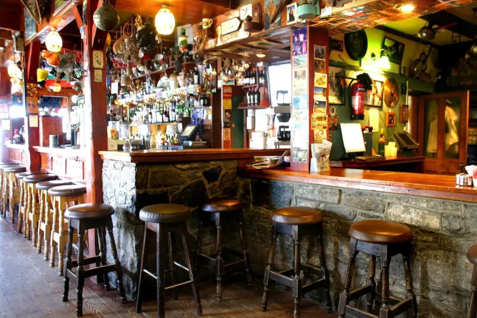 Maddens Bridge Bar, Restaurant & Guesthouse