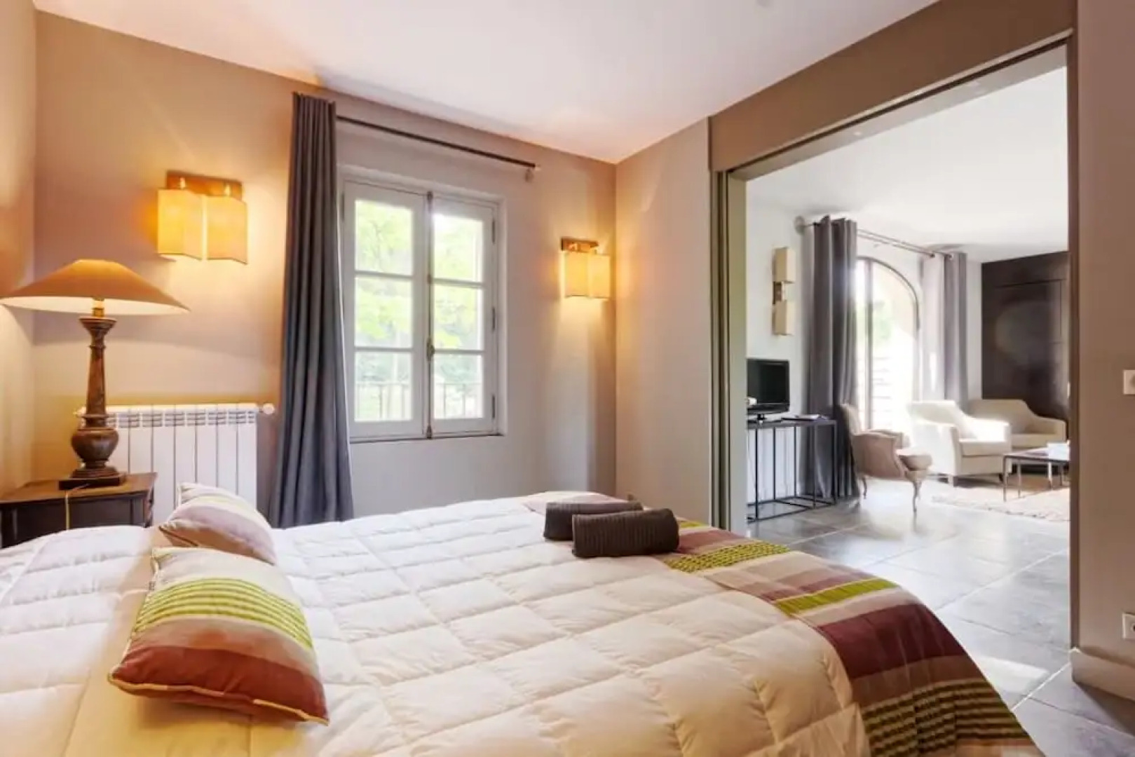 Ravel Private Apartment