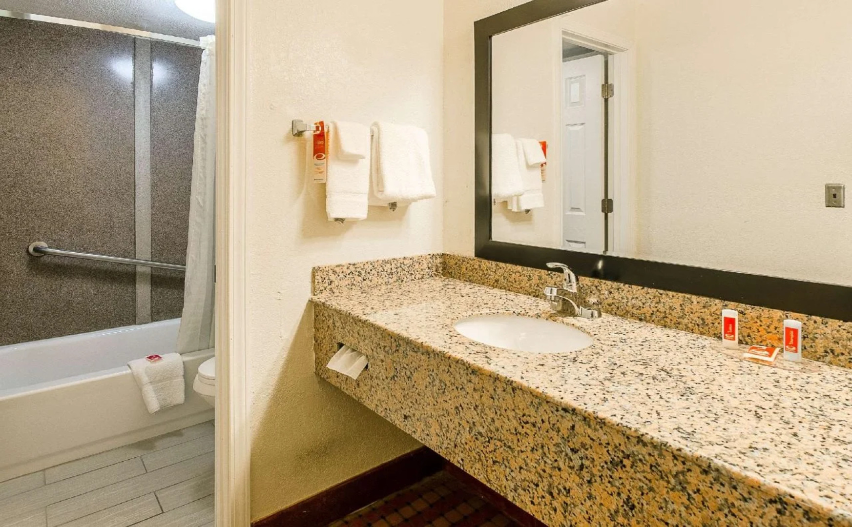 Econo Lodge Near Motor Speedway