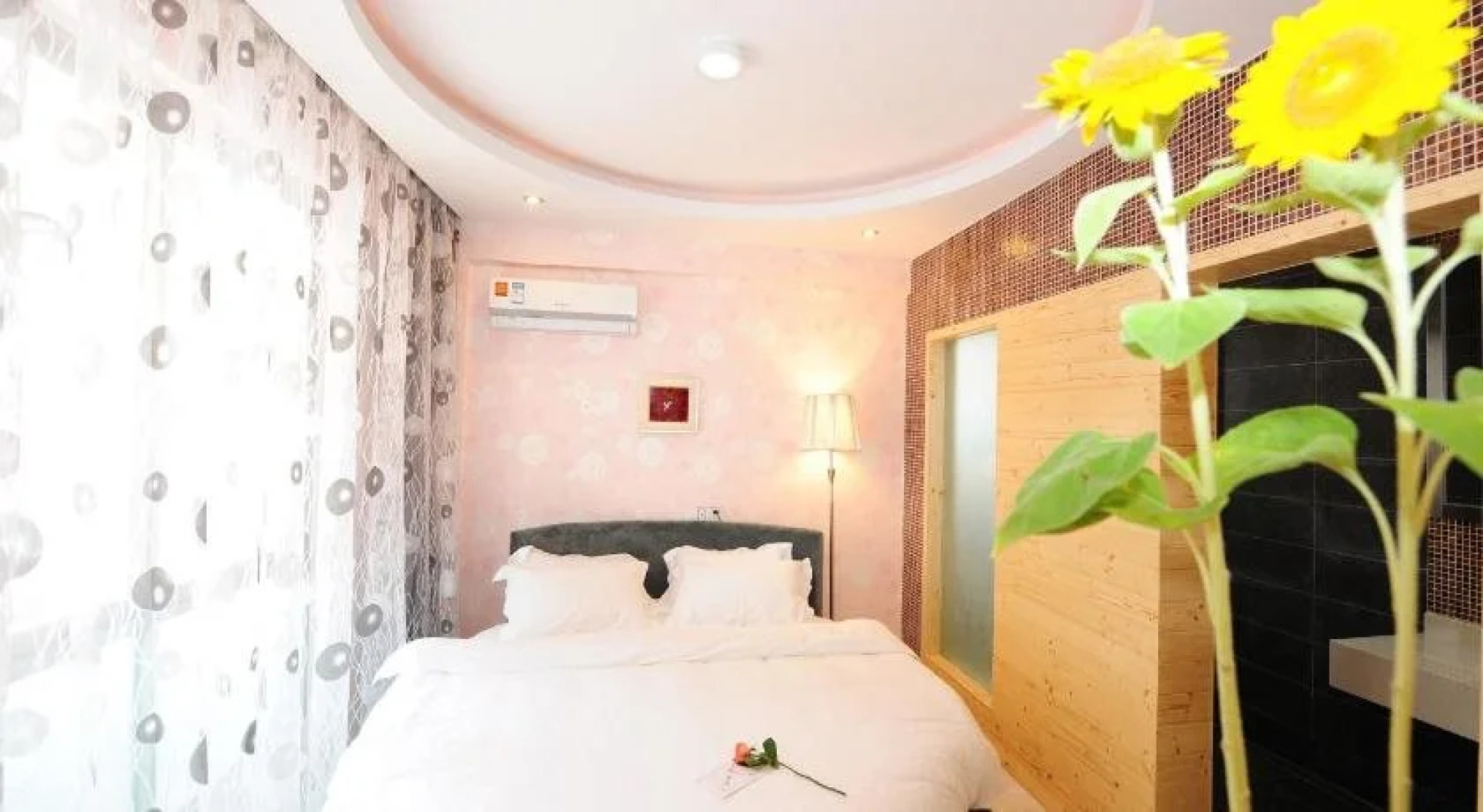 V. HOME Inn (Yangshuo West Street Branch)