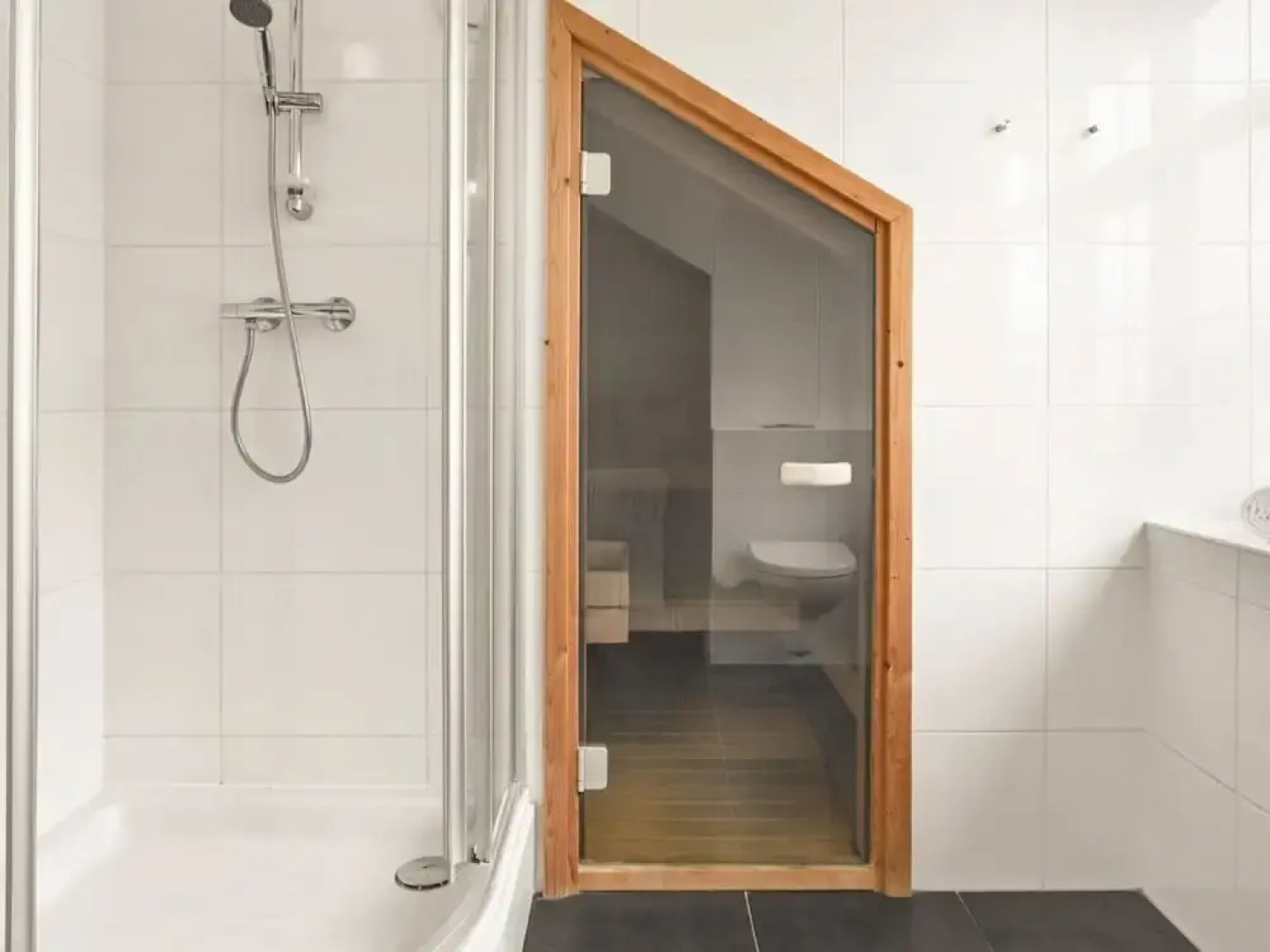 Bungalow by Water Near Rotterdam With Sauna