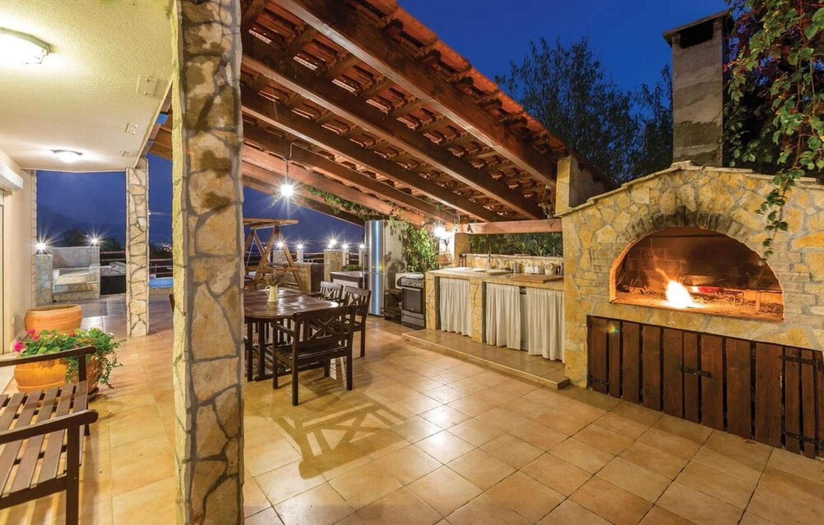 Beautiful Home in Kastel Novi With Wifi and 4 Bedrooms