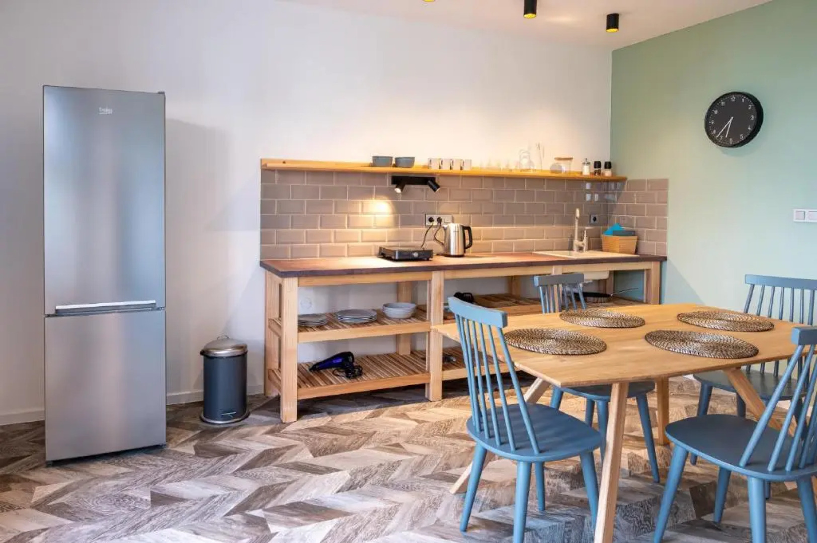 ART Hostel & Apartments